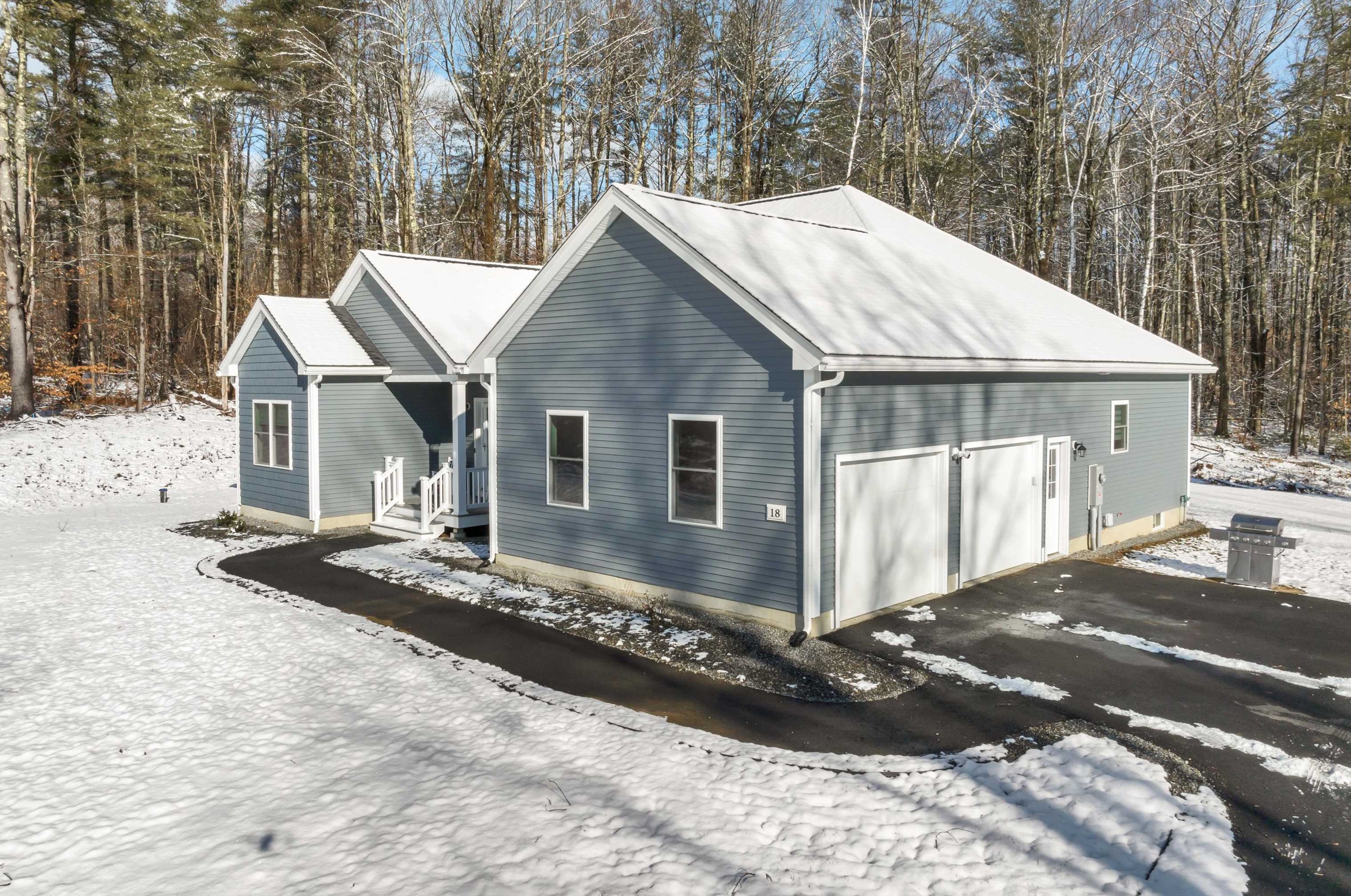 18 Hickorywood Cir, Meredith, NH 03253-5419