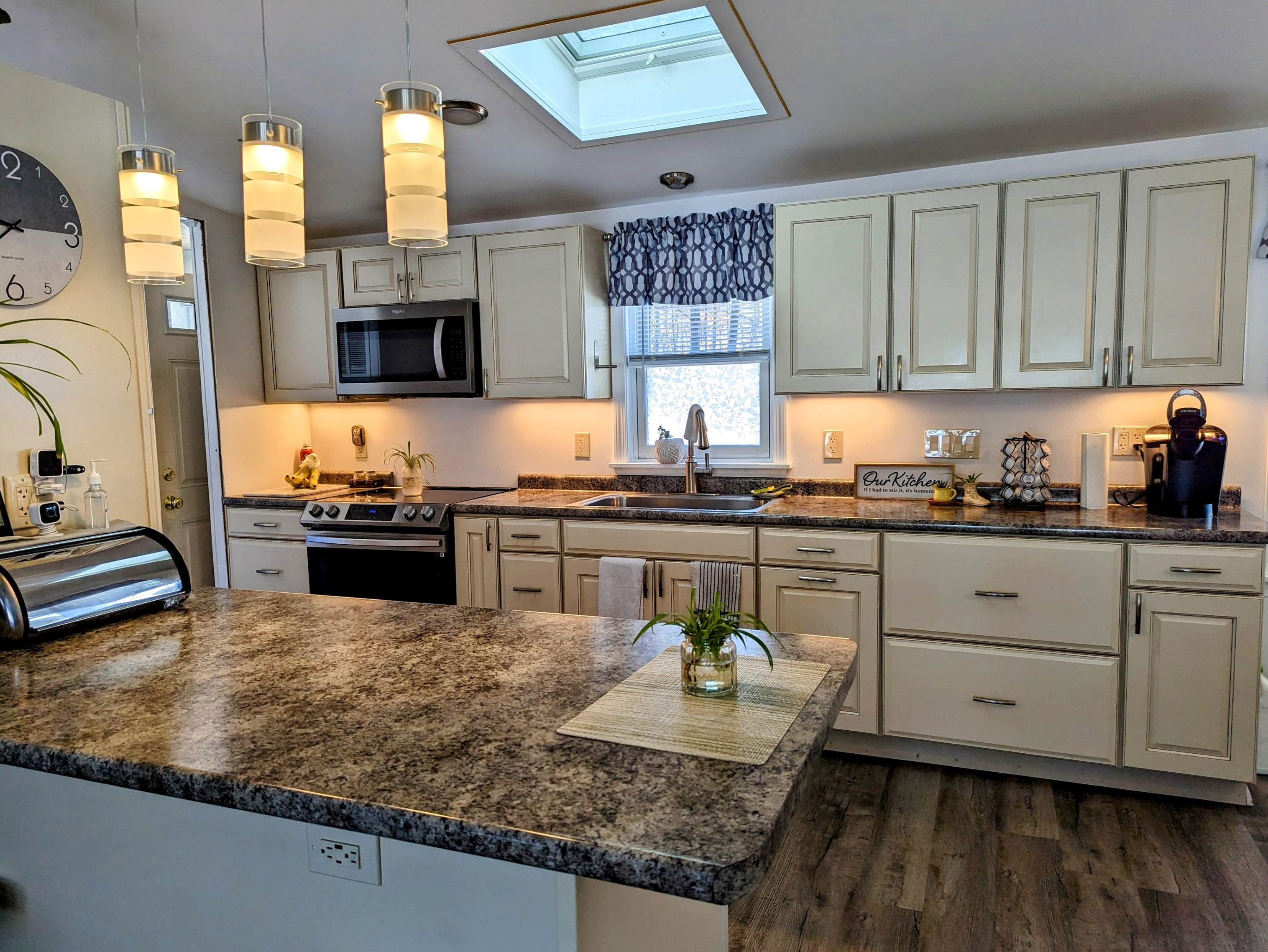 11 Village Dr, Raymond, NH 03077