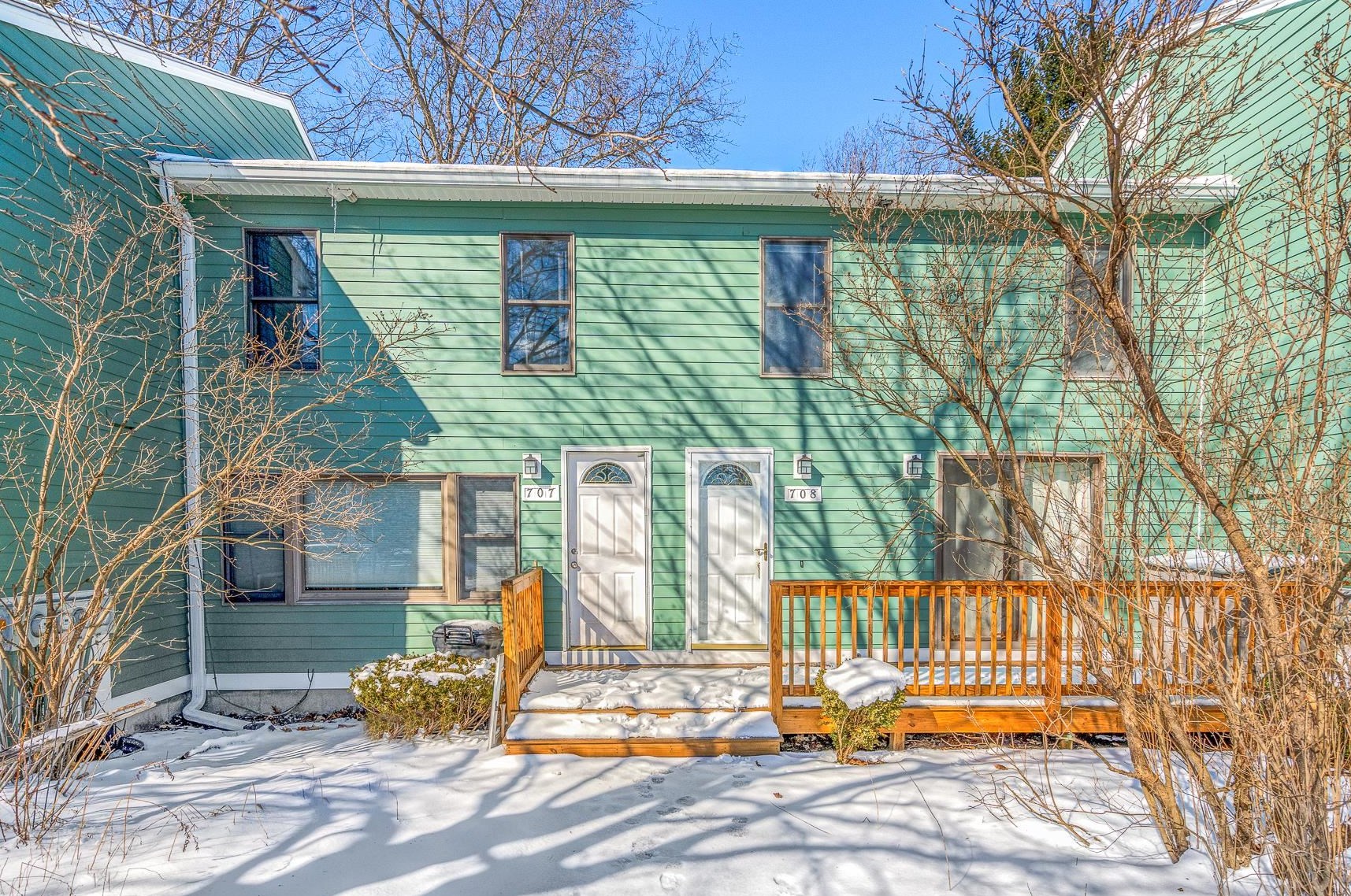 708 Piscassic St, Newmarket, NH 03857