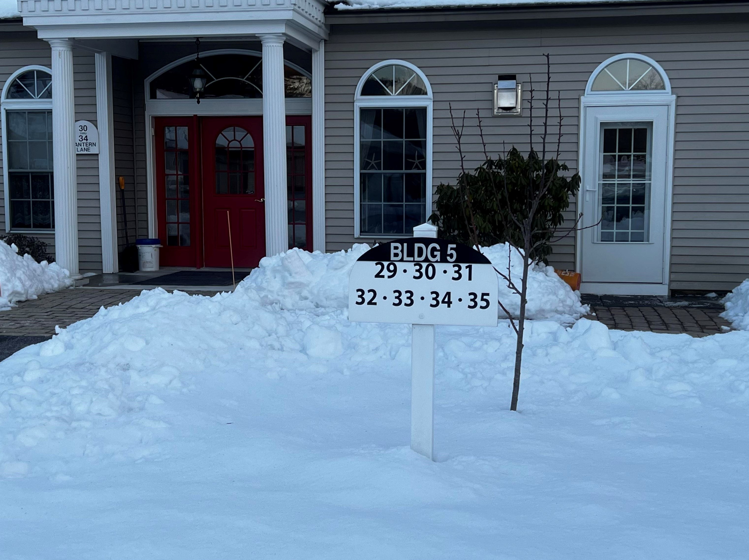 35 Lantern Ln, Kingston, NH 03848