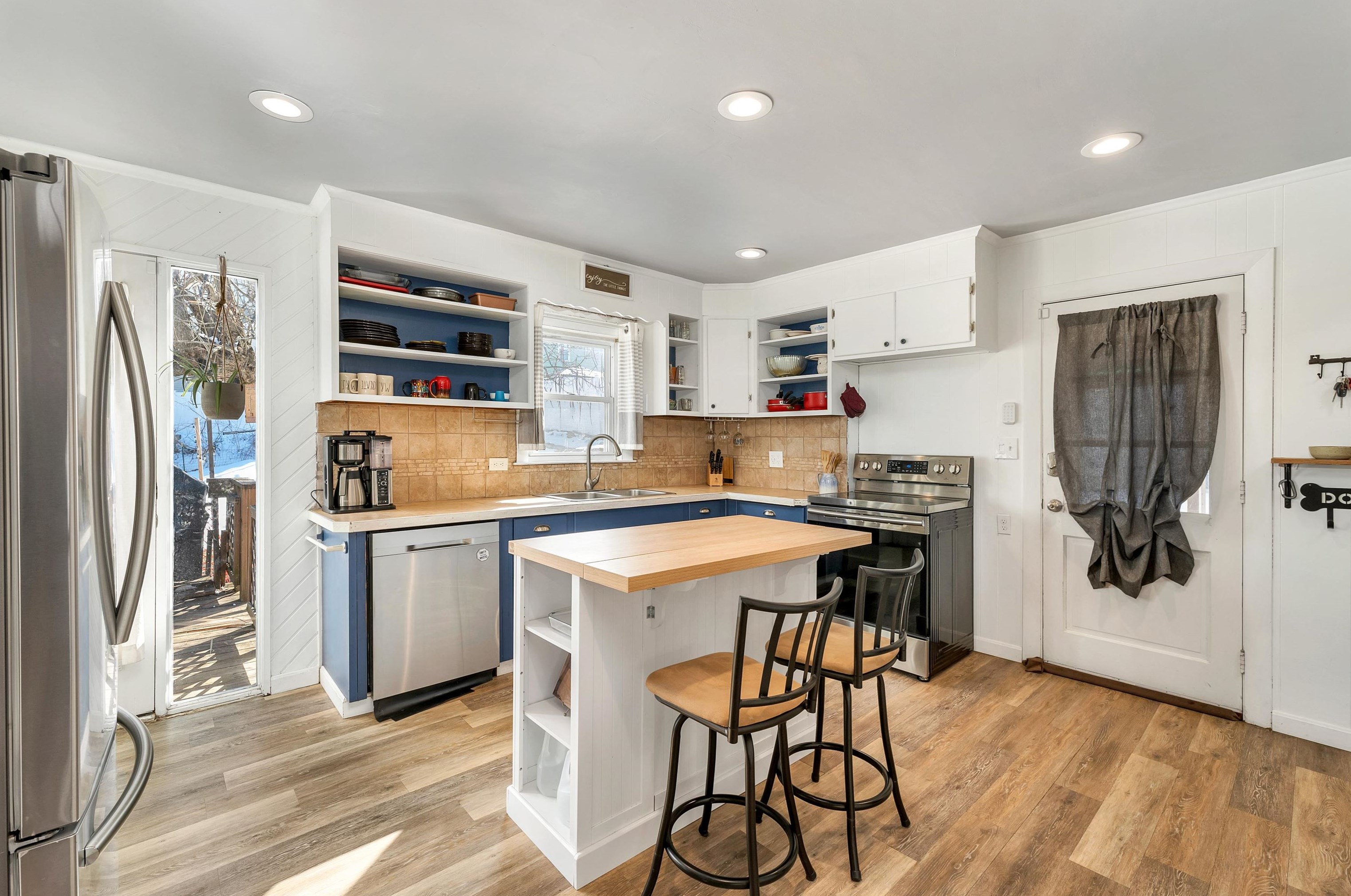 5 Girouard Ave, Nashua, NH 03064