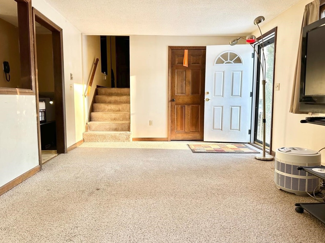 11 Collins Ave, Merrimack NH  03054-3246 exterior