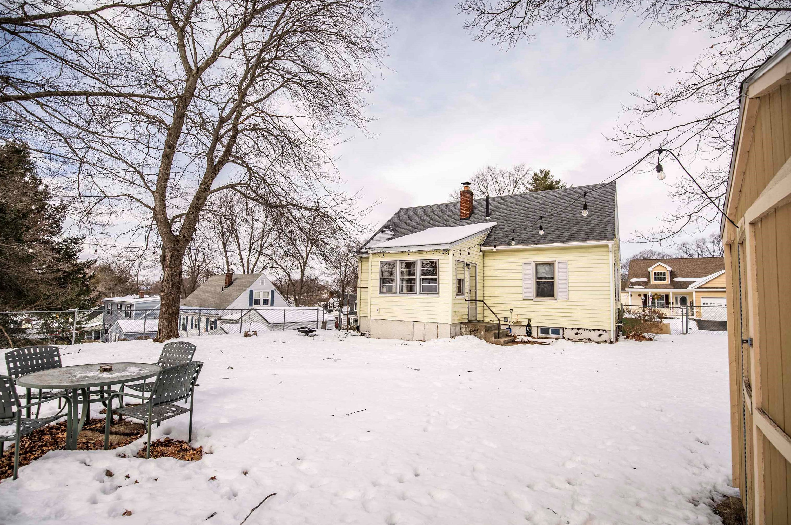 175 Peak St, Manchester NH  03104-3834 exterior