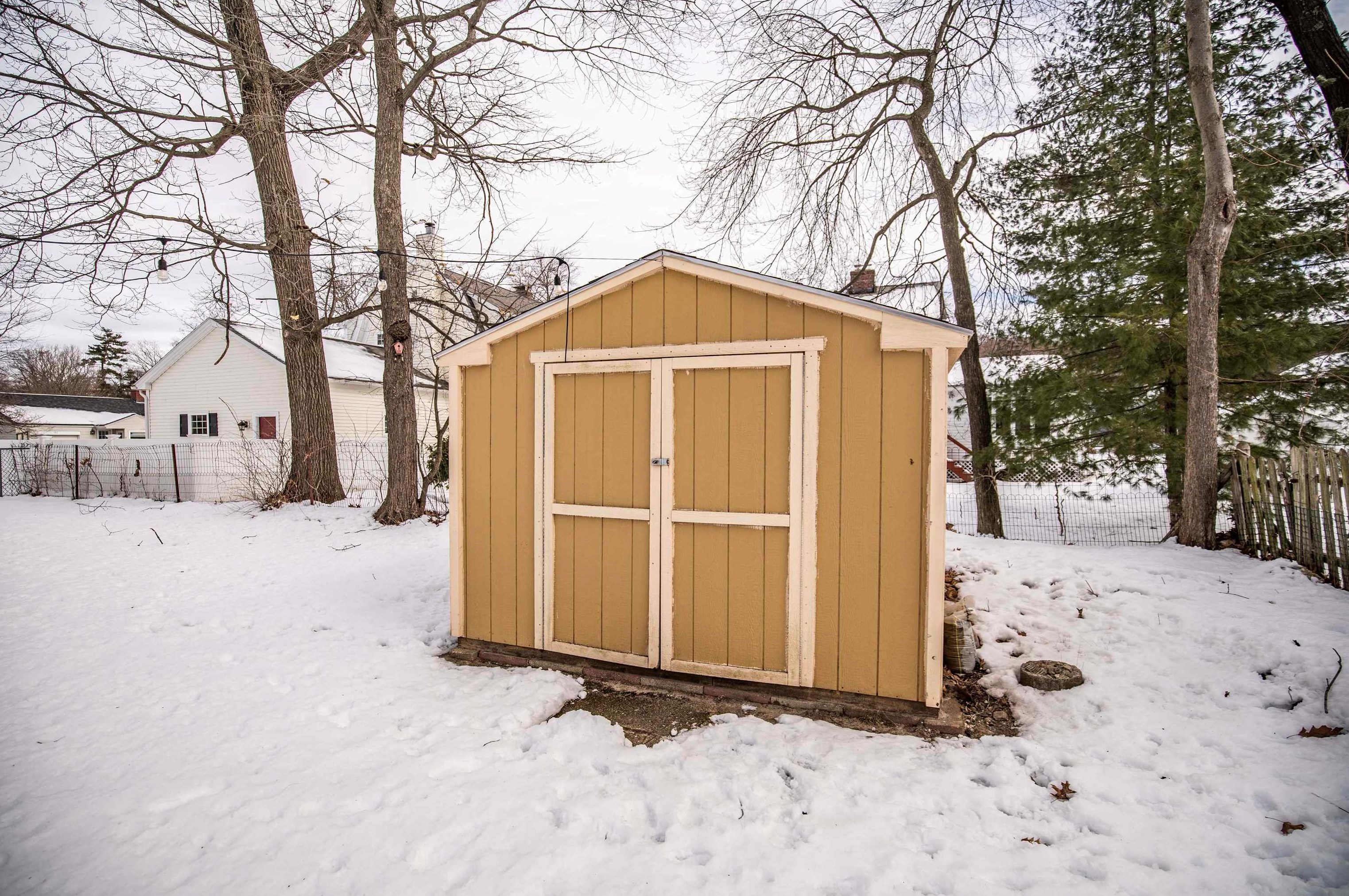 175 Peak St, Manchester NH  03104-3834 exterior