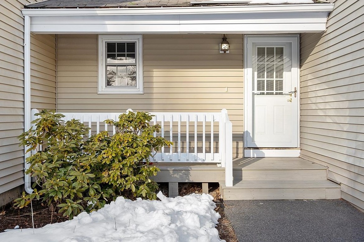 58 Winding Pond Rd, Londonderry, NH 03053