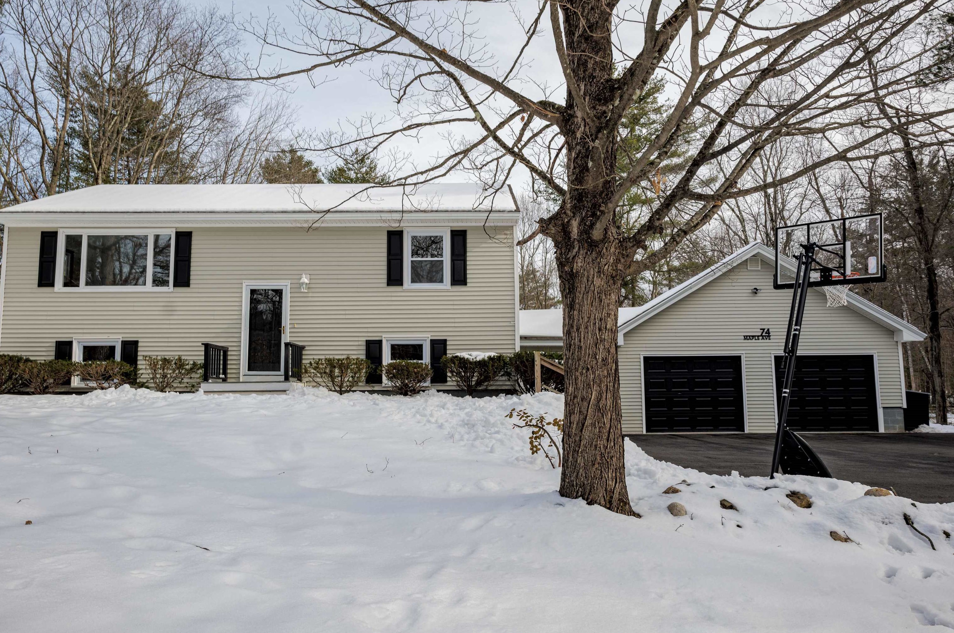 74 Maple Ave, Hampstead, NH 03841
