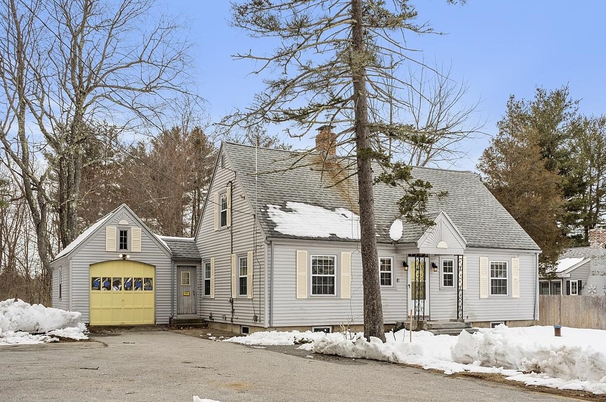 72 Main St, Plaistow, NH 03865