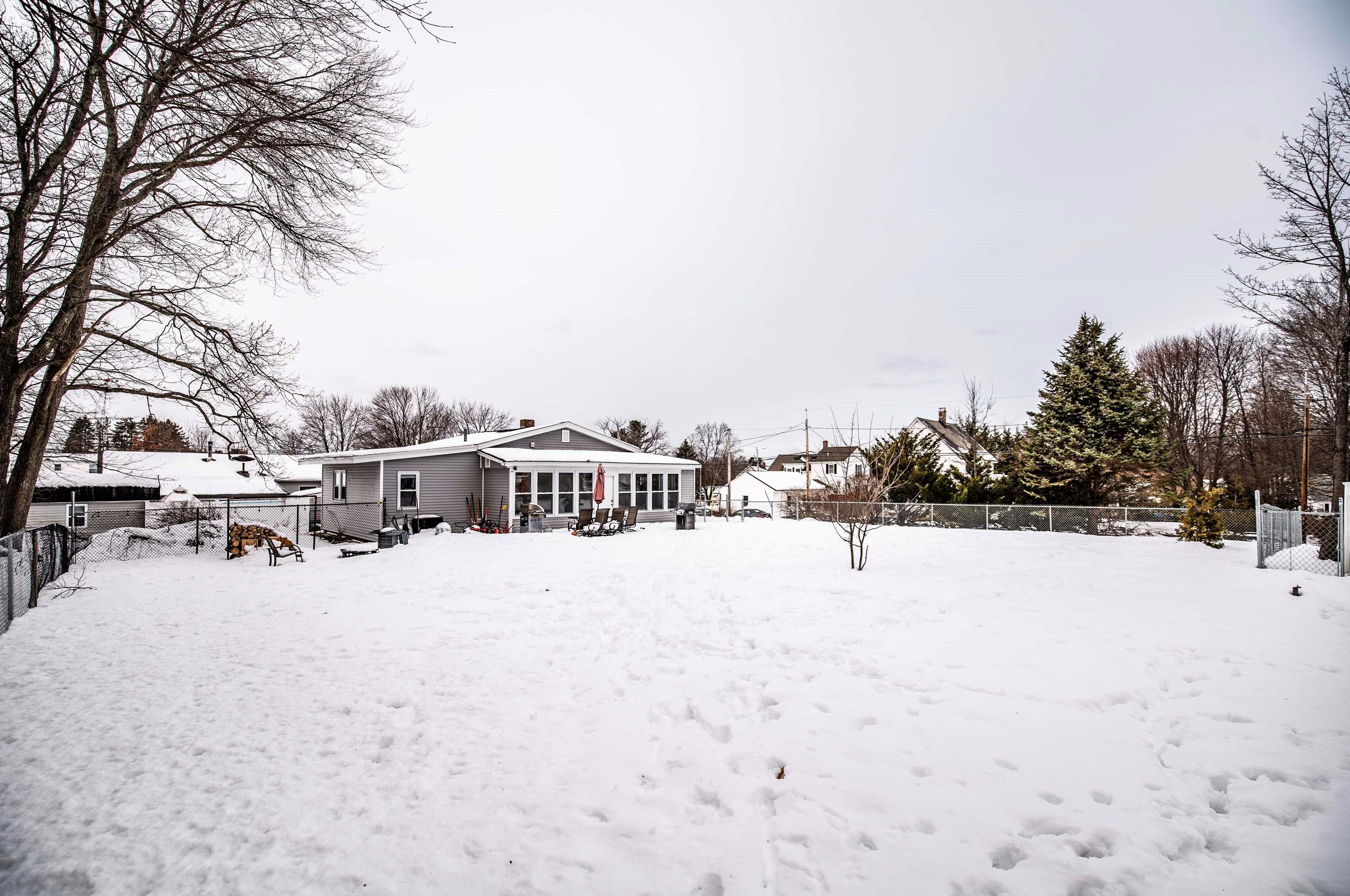 25 Maynard Ave, Manchester NH  03103-3058 exterior