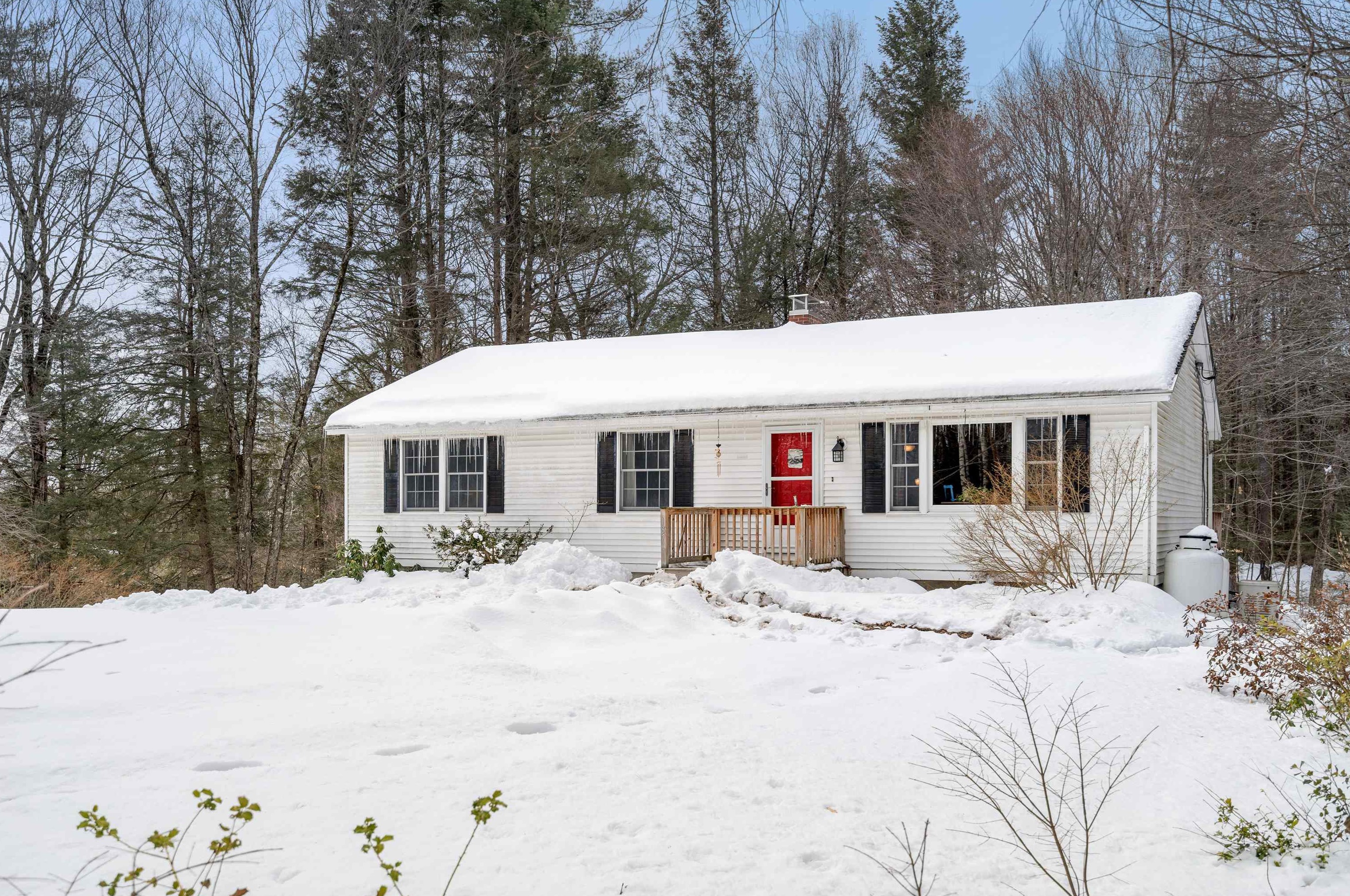 187 Lull Rd, Weare, NH 03281