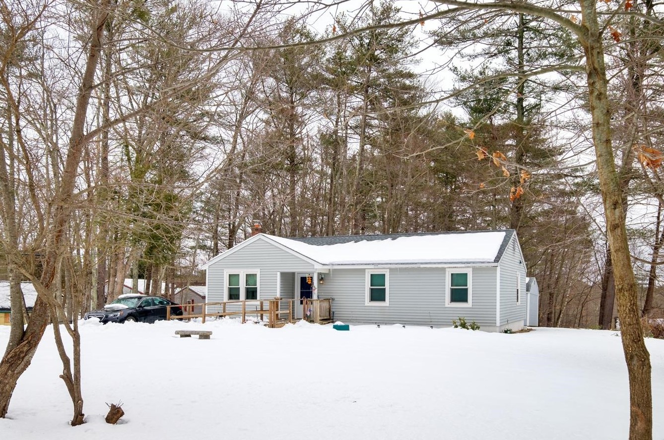 4 Abbey Rd, Raymond, NH 03077