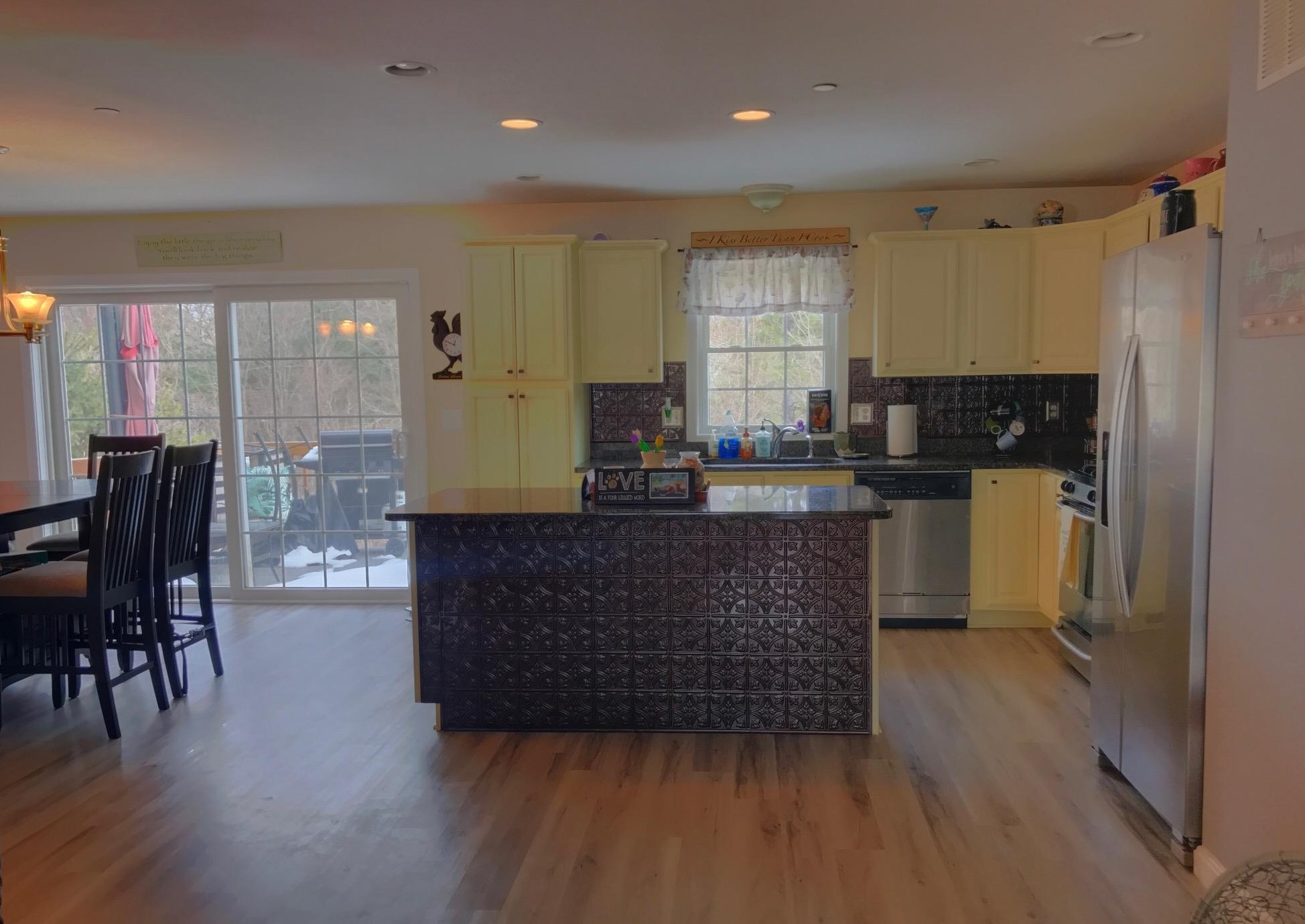 60 Shadowbrook Dr, Hudson, NH 03051-3974
