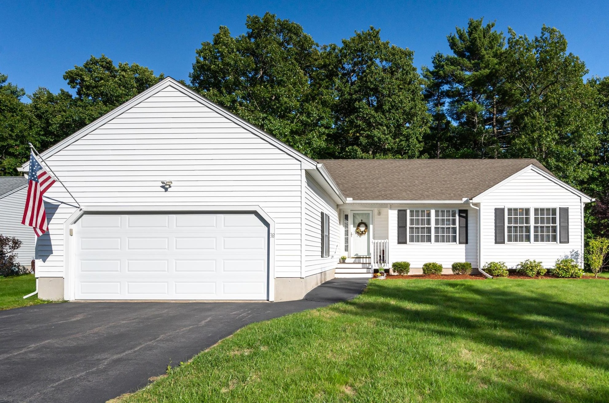 38 Glasgow Cir, Hudson, NH 03051