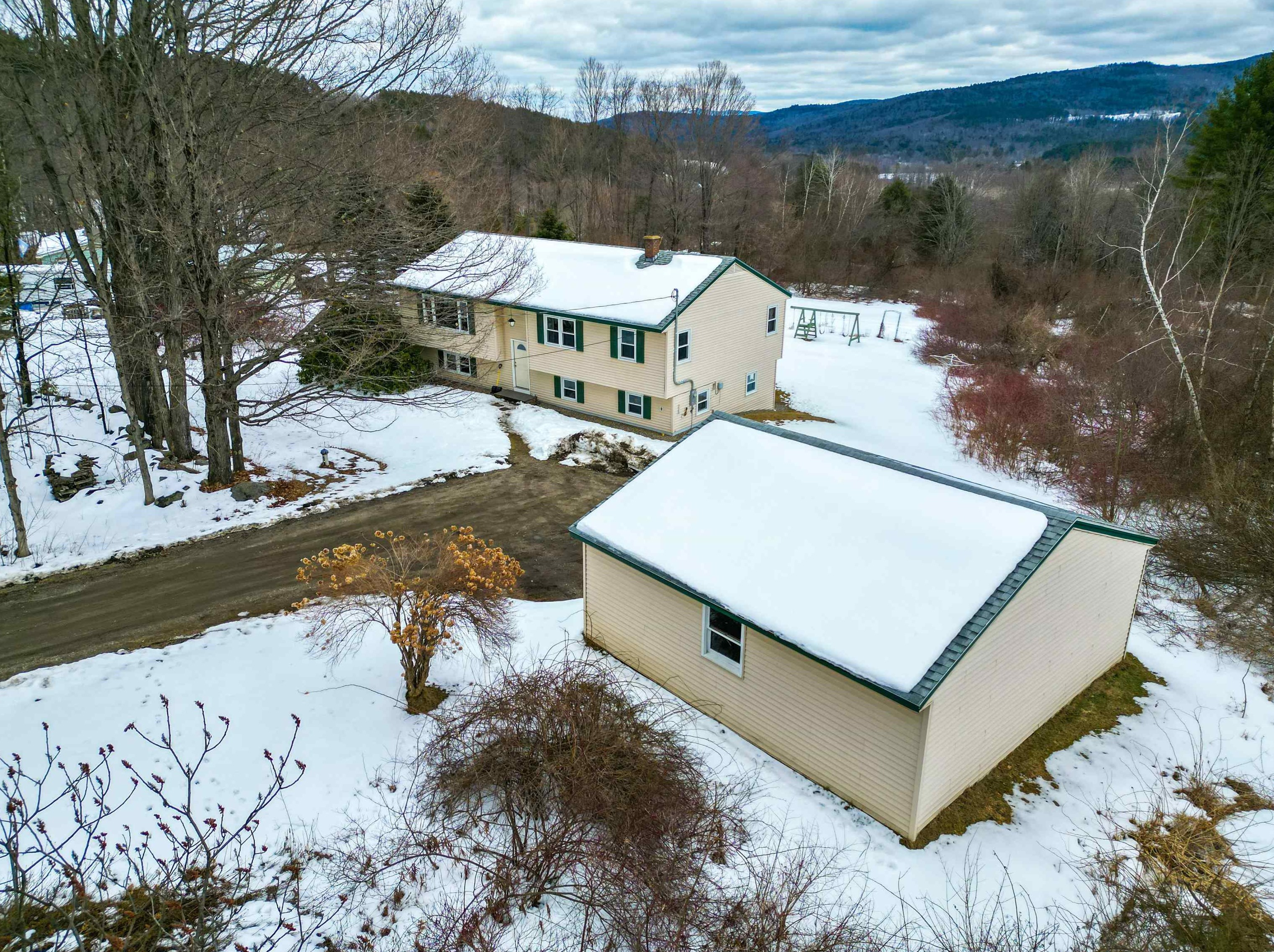 94 Roberts Hill Rd, Unity, NH 03743