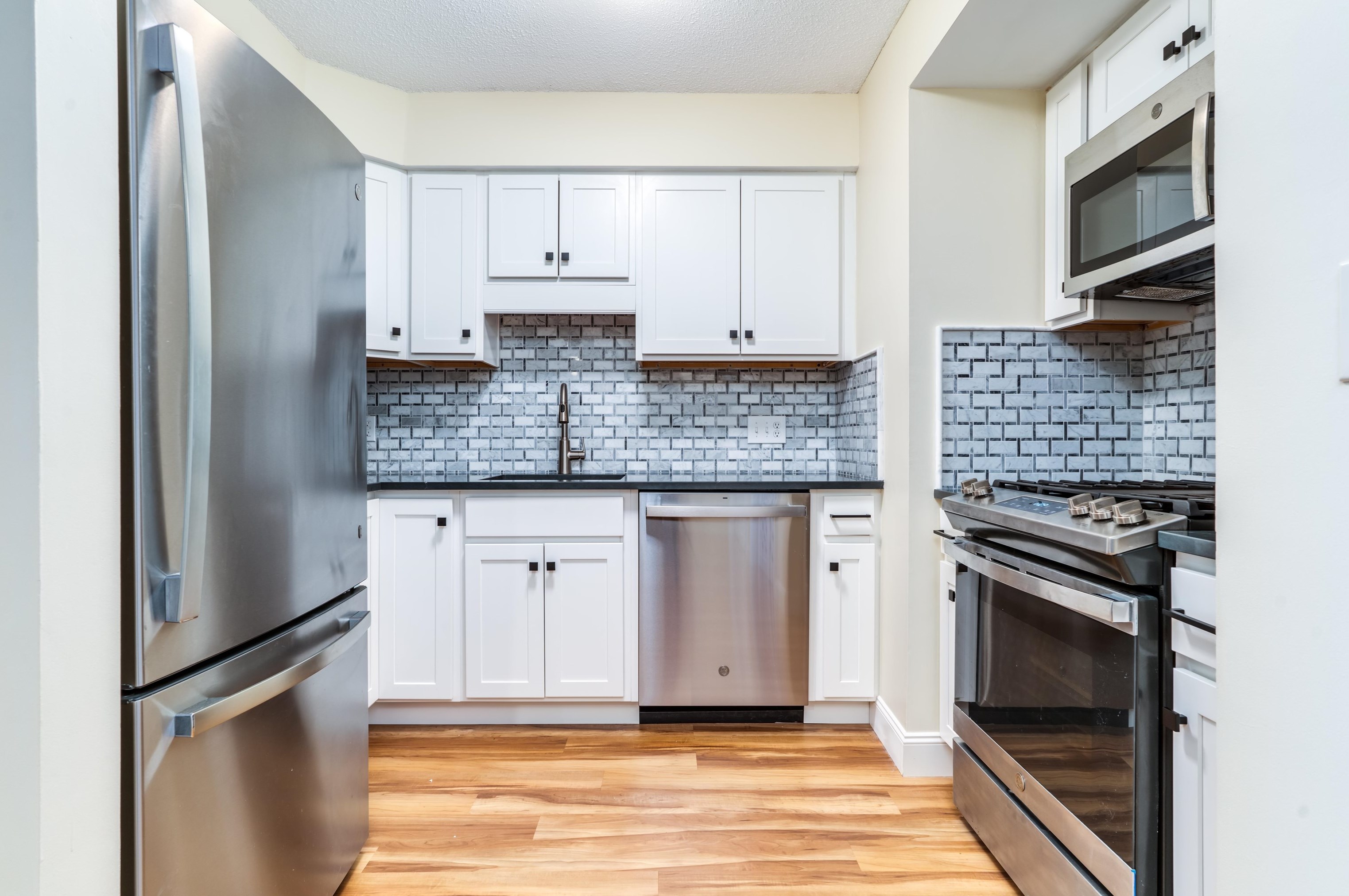 401 Springbrook Cir, Portsmouth, NH 03801