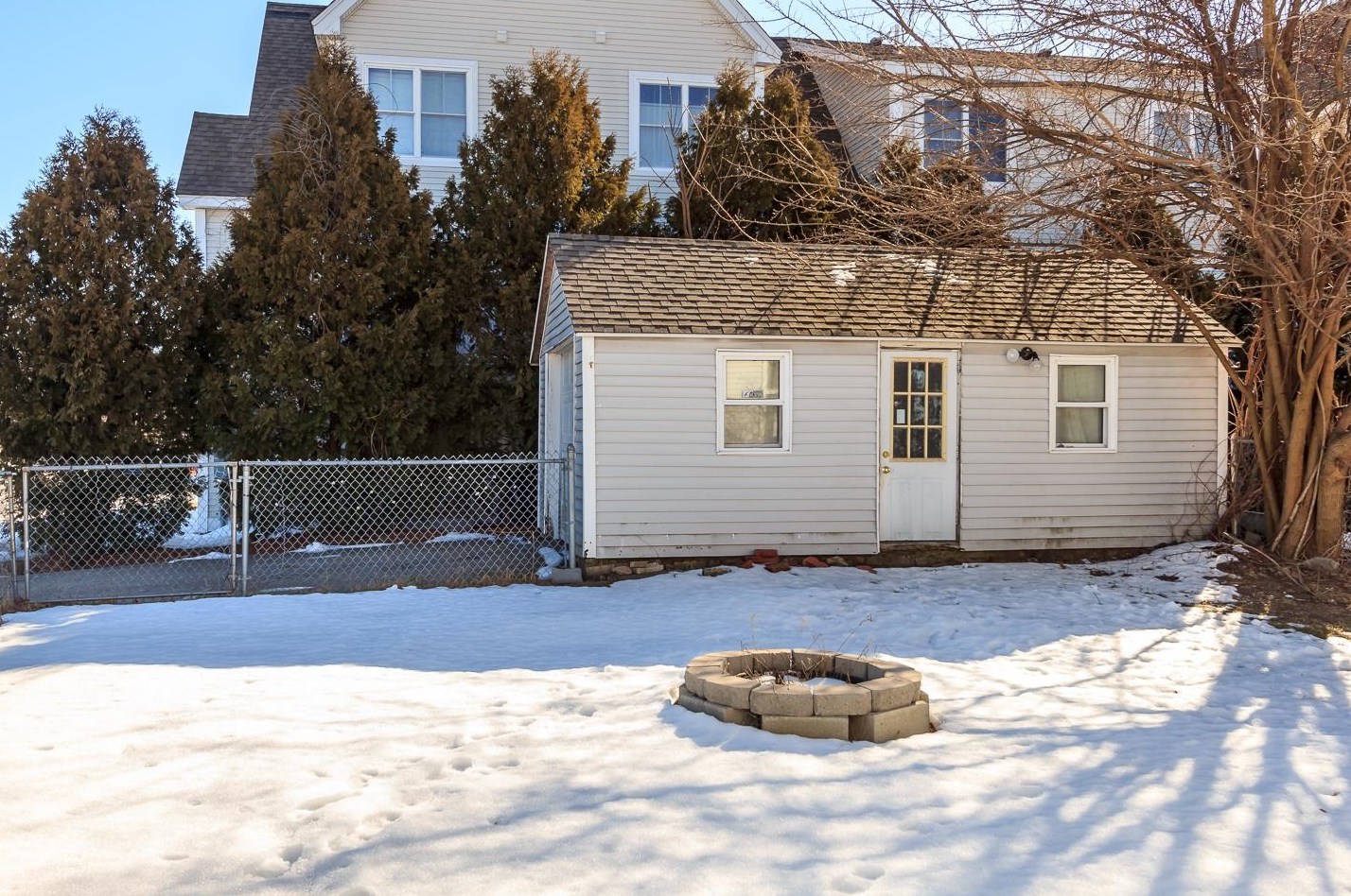 27 Pne St, Manchester NH 03103-5331 exterior