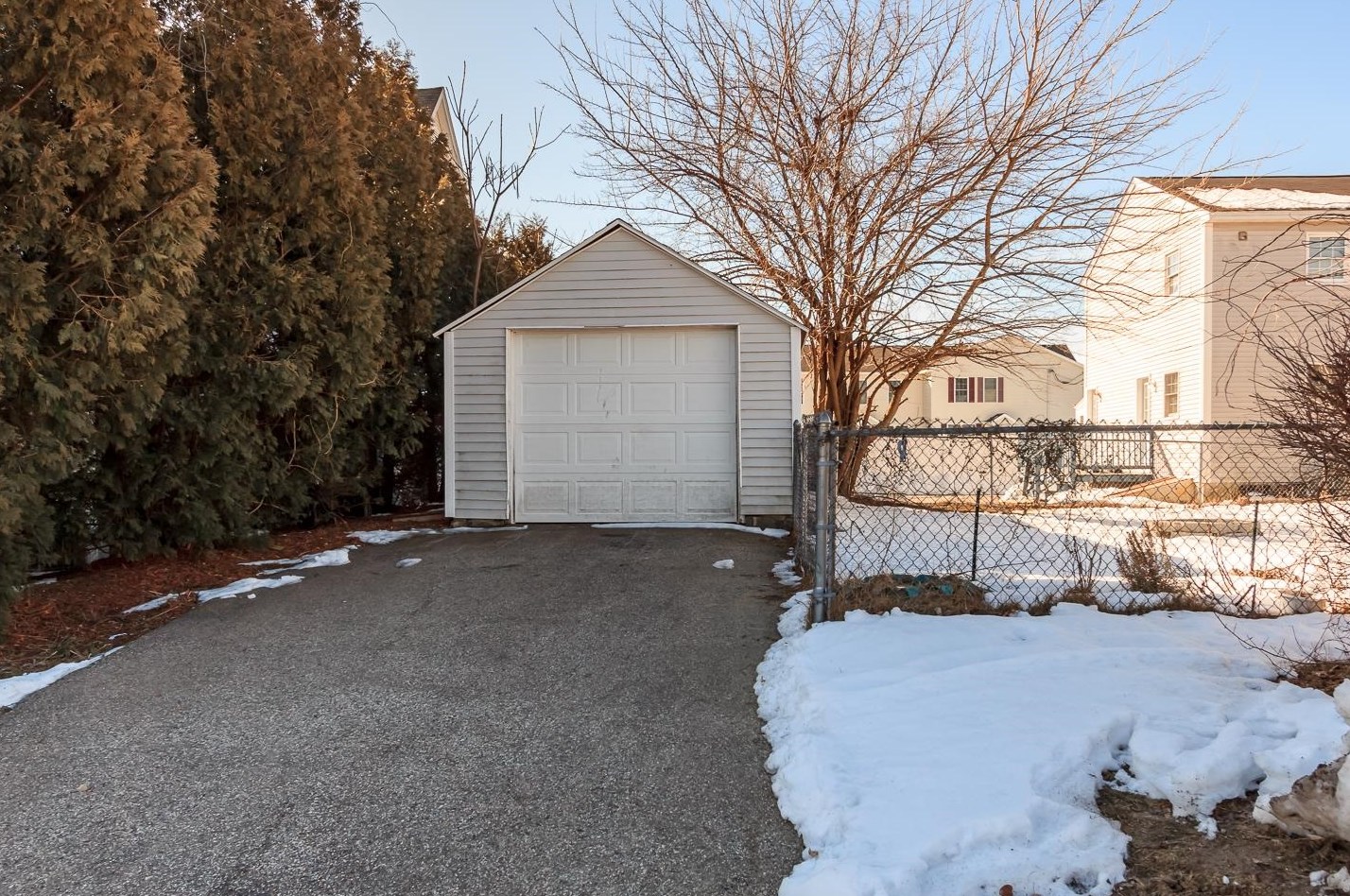 27 Pne St, Manchester NH 03103-5331 exterior