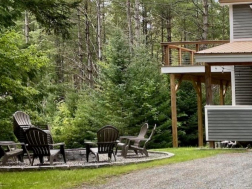 157 Slalom Ln, Easton, NH 03580
