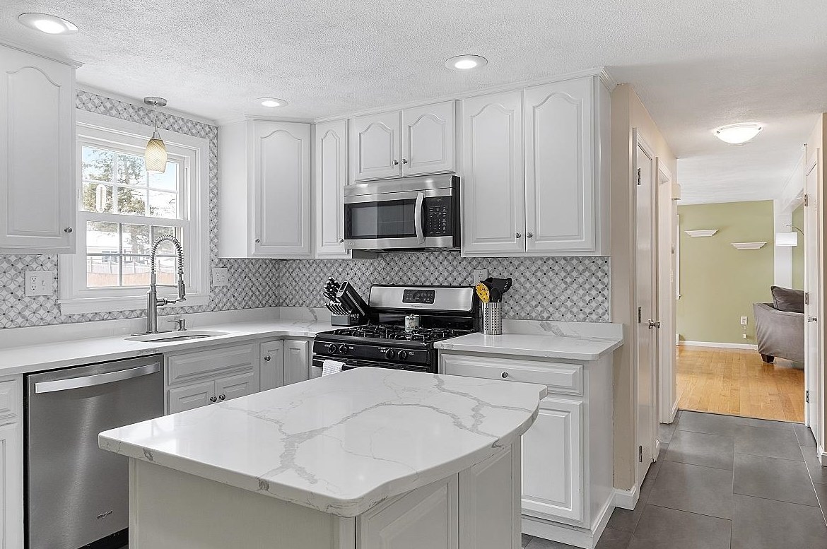 5 Gettysburg Dr, Nashua, NH 03064