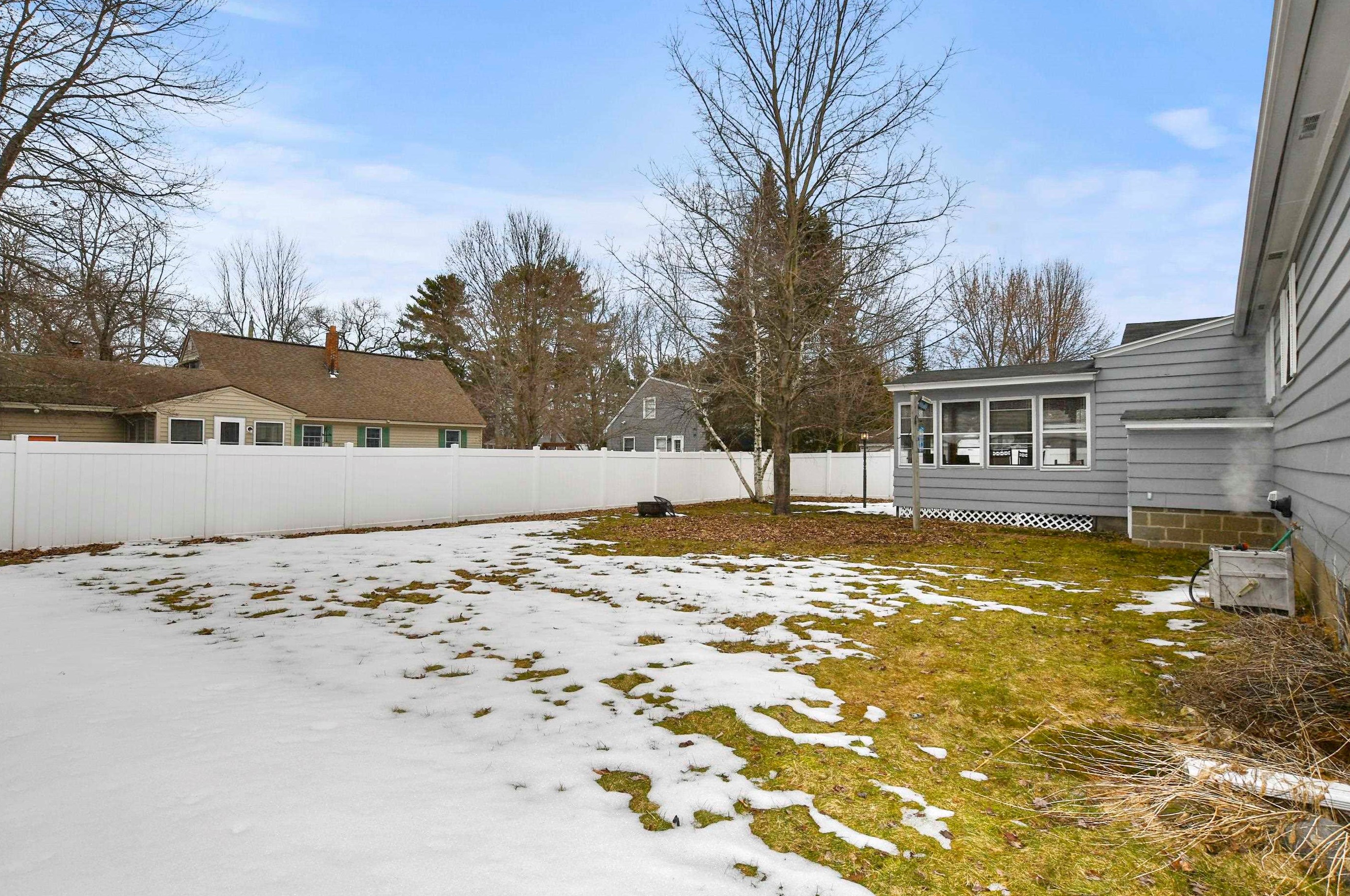 166 Exchange Ave, Manchester NH  03104-1532 exterior