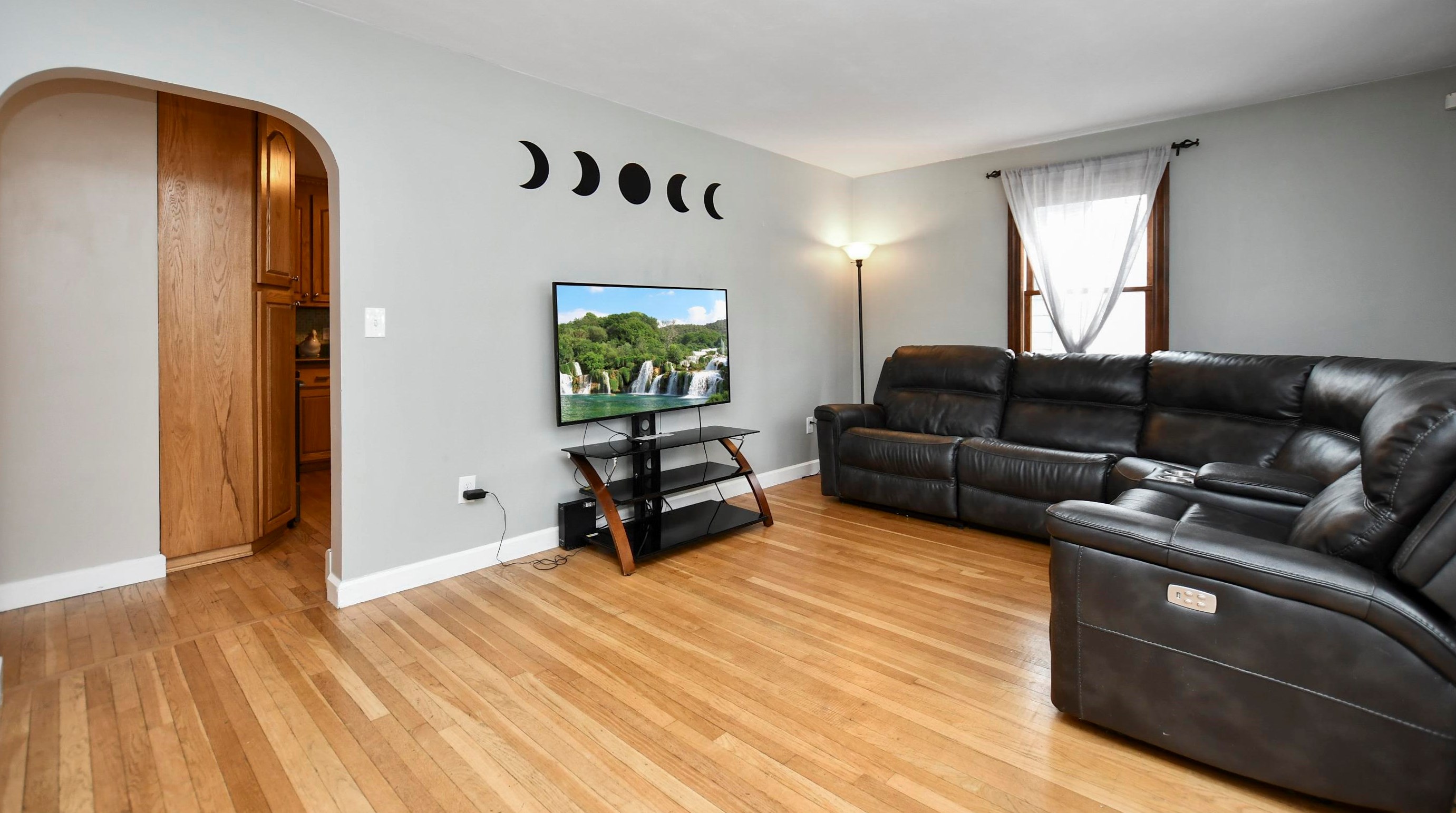 166 Exchange Ave, Manchester NH  03104-1532 exterior