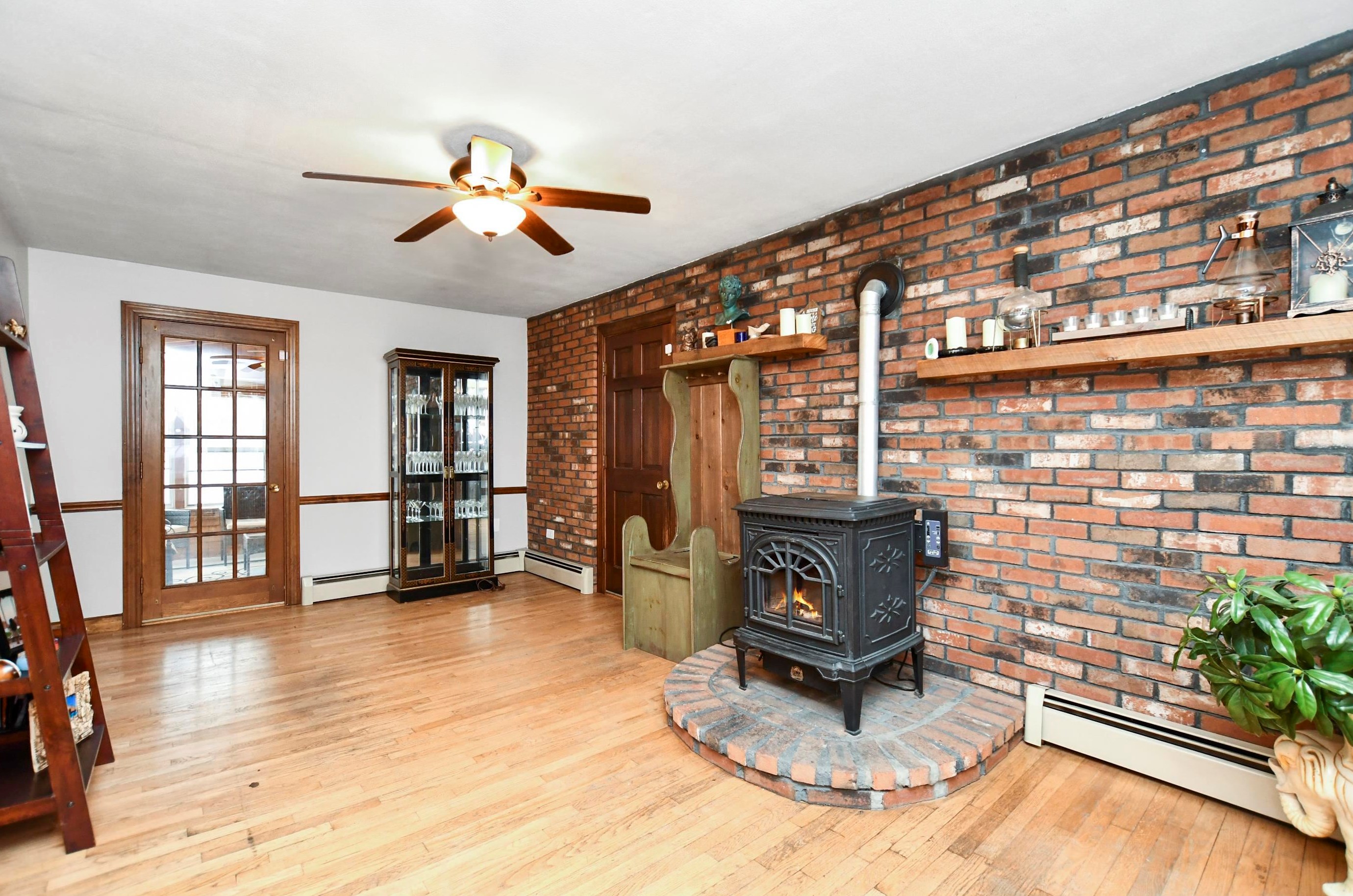 166 Exchange Ave, Manchester NH  03104-1532 exterior