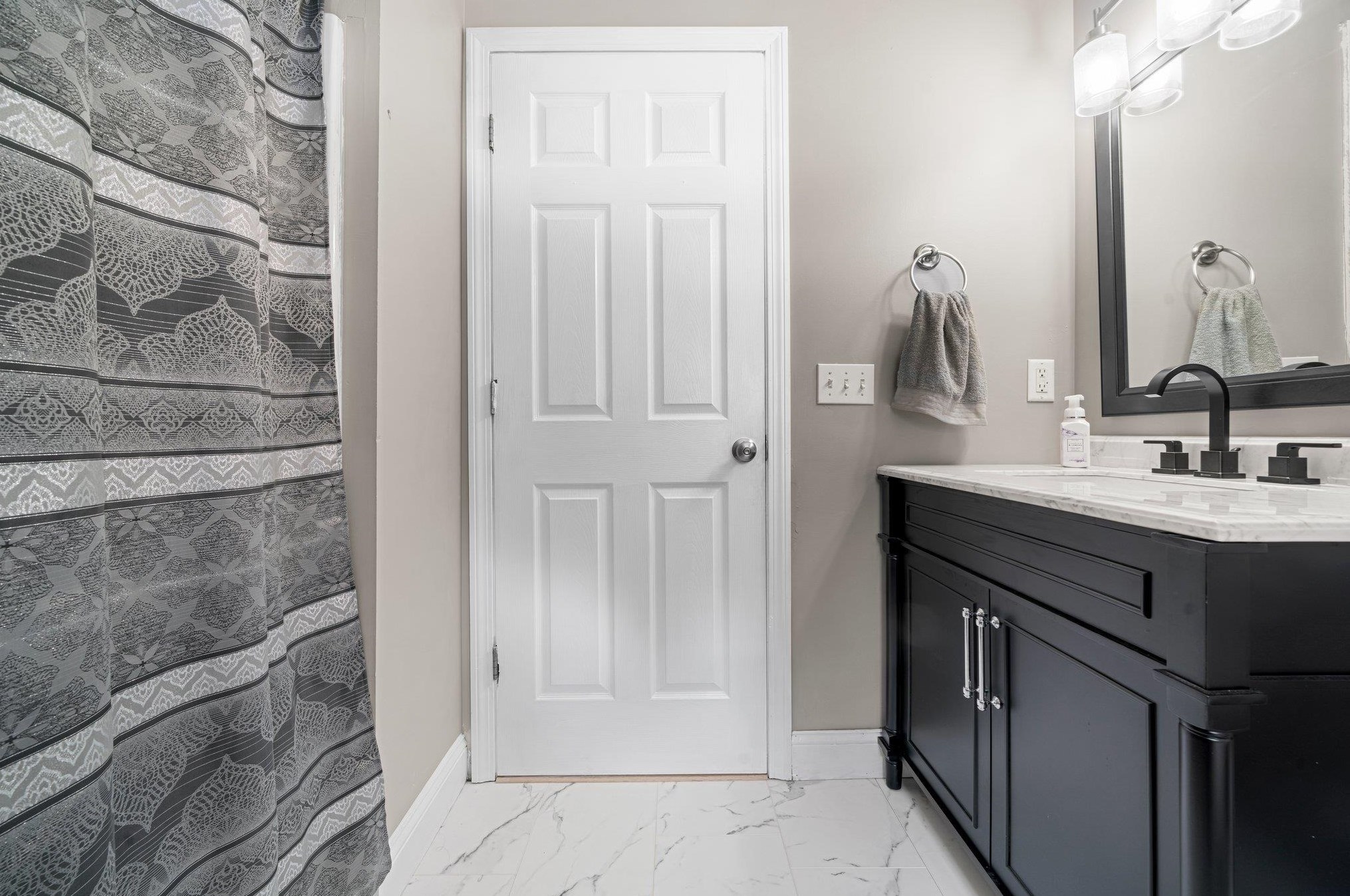 1110 Goffstown Rd, Manchester NH  03102-2359 exterior