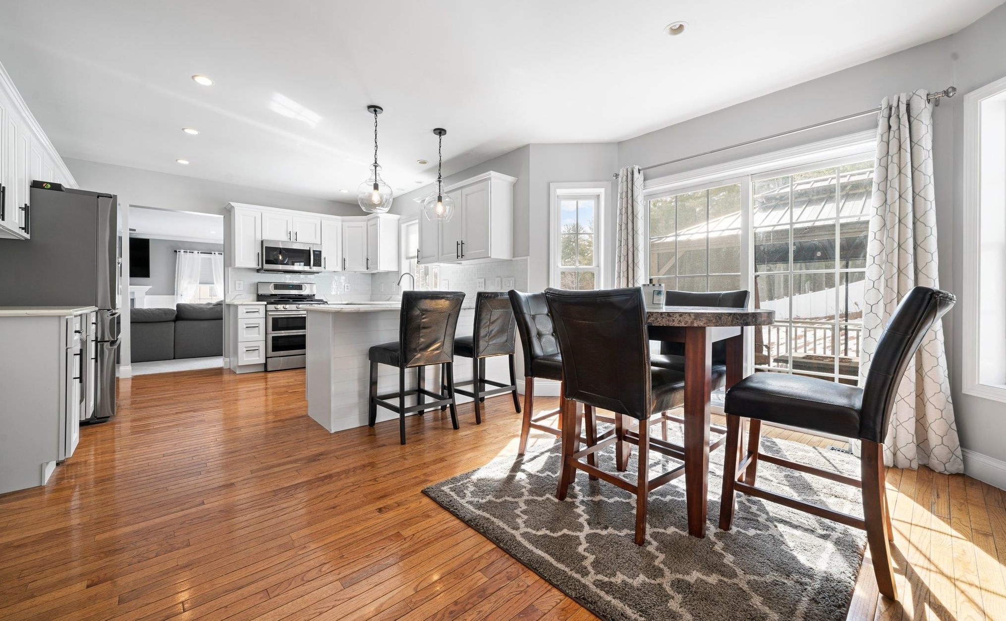 1110 Goffstown Rd, Manchester NH  03102-2359 exterior