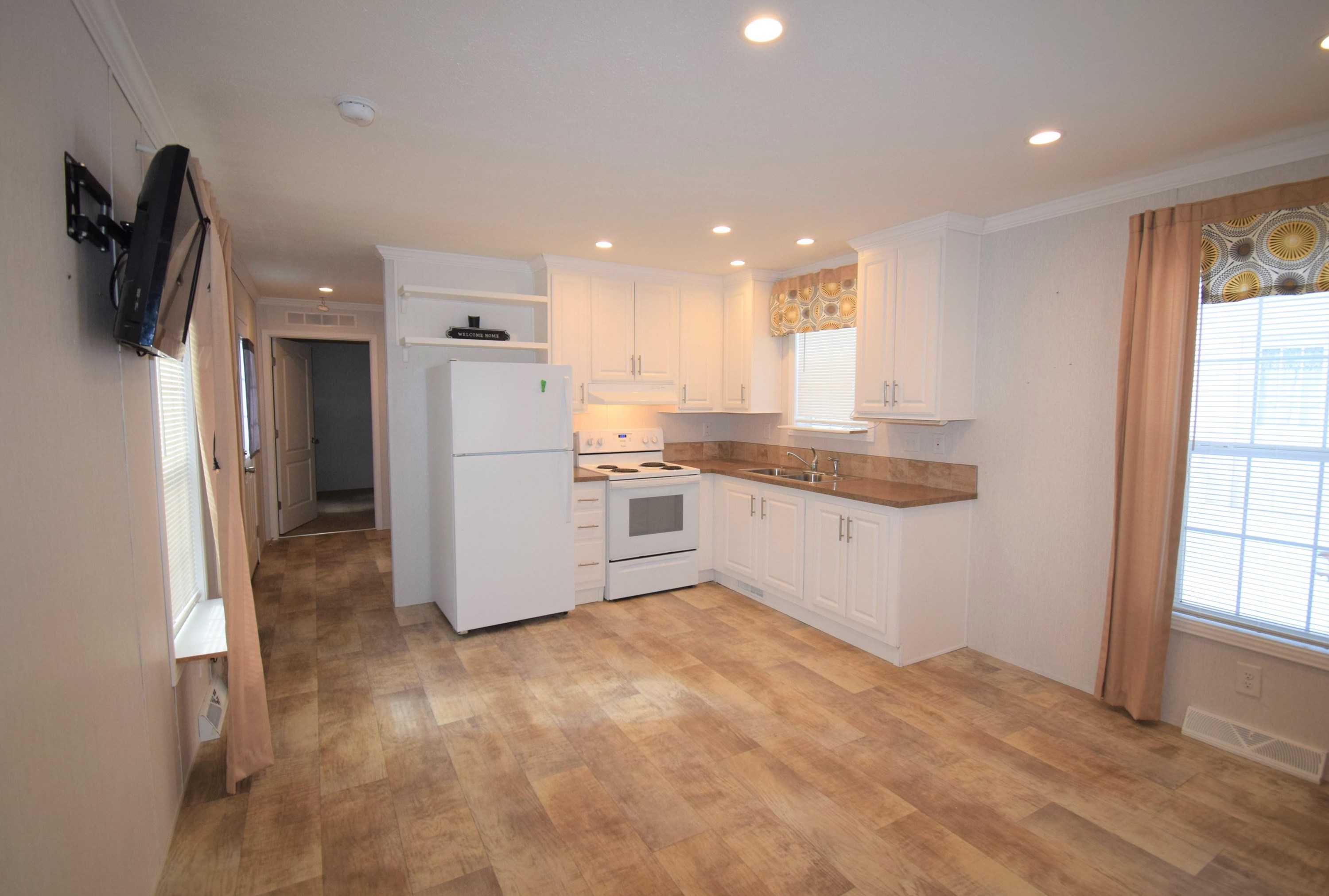15 Nicholas Cir, Danville, NH 03819