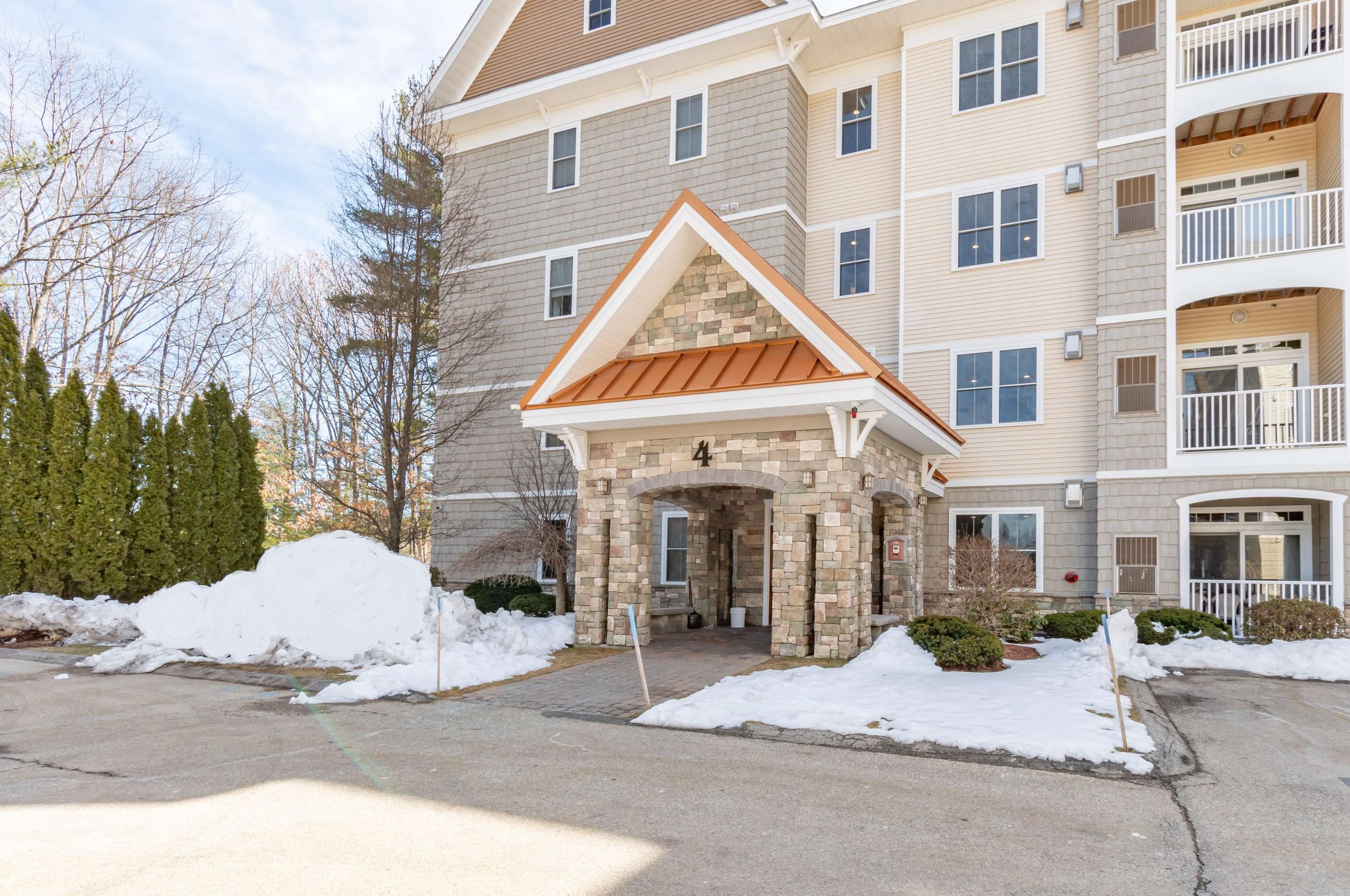 4 Henry David Dr #101, Nashua, NH 03062