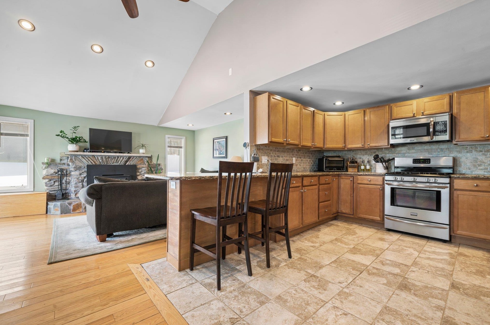 5 Circle Dr, Derry, NH 03038