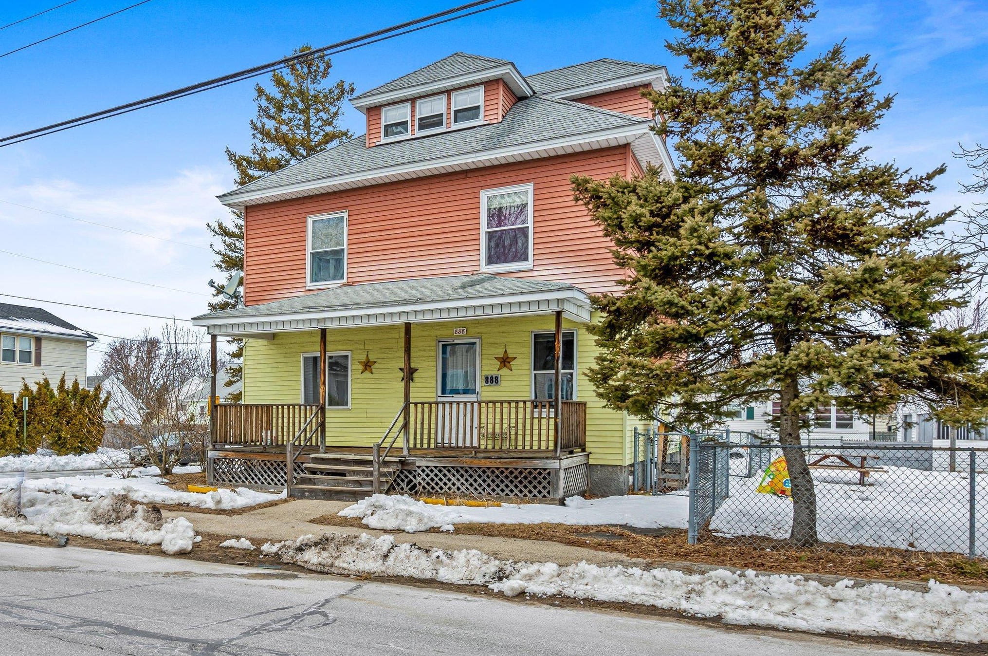 888 Somerville St, Manchester NH  03103-3730 exterior