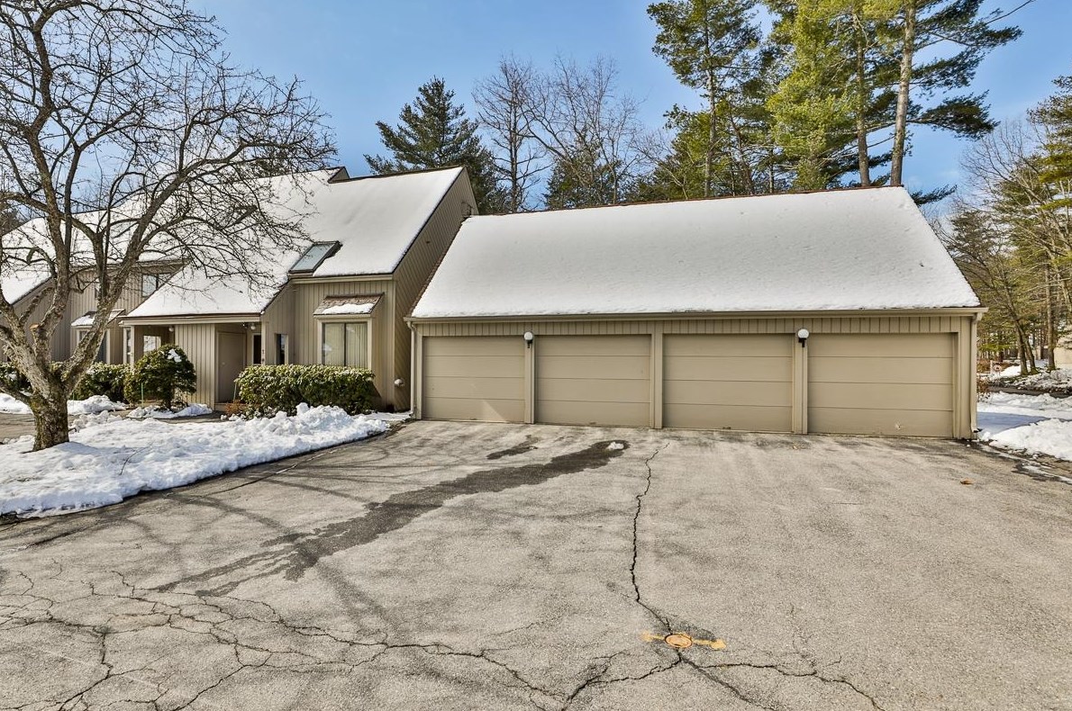 1 Rockingham Ct, Manchester, NH 03110-6505