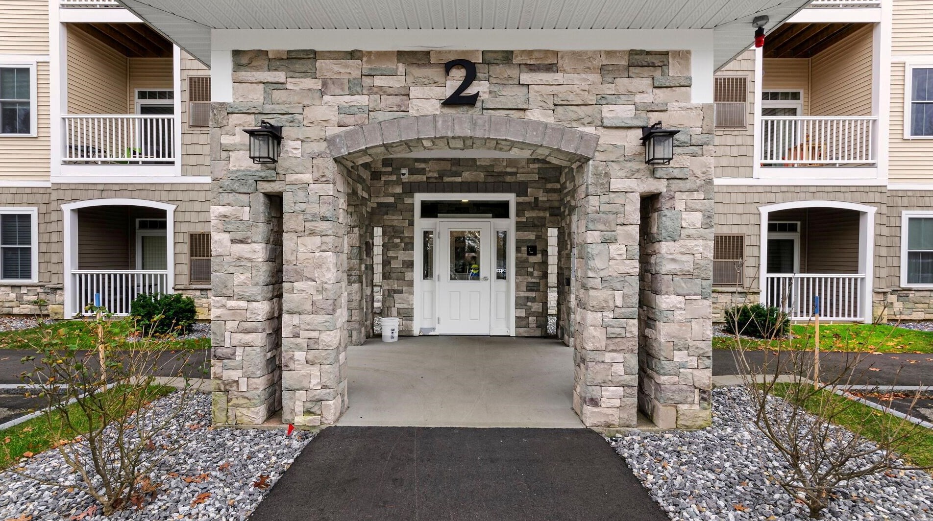 2 Henry David Dr #113, Nashua, NH 03062