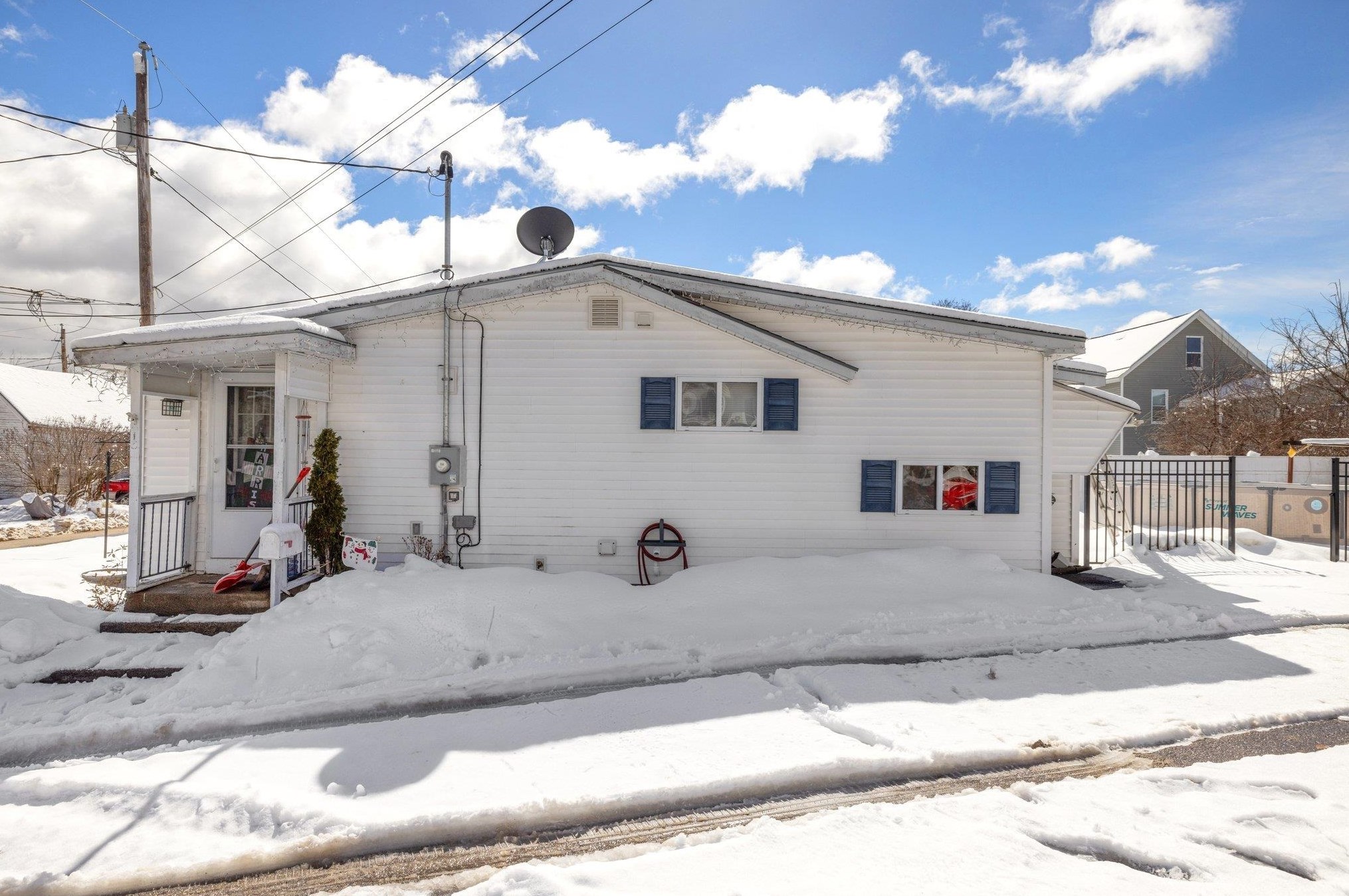 43 Vine St, Tilton, NH 03276