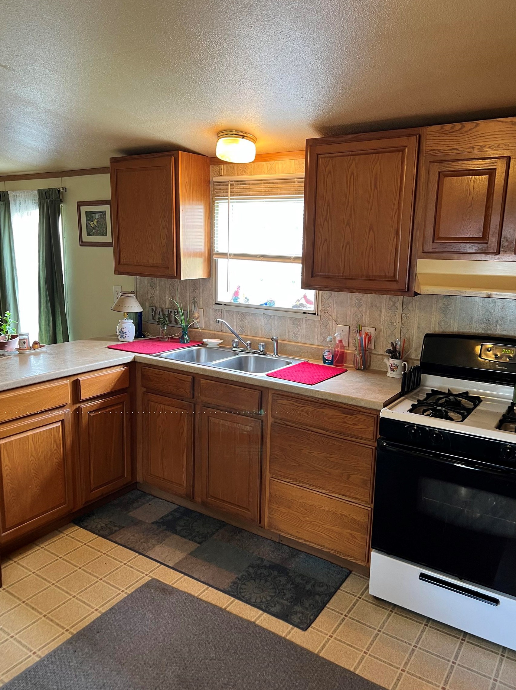 18 Springbrook St, Hinsdale, NH 03451