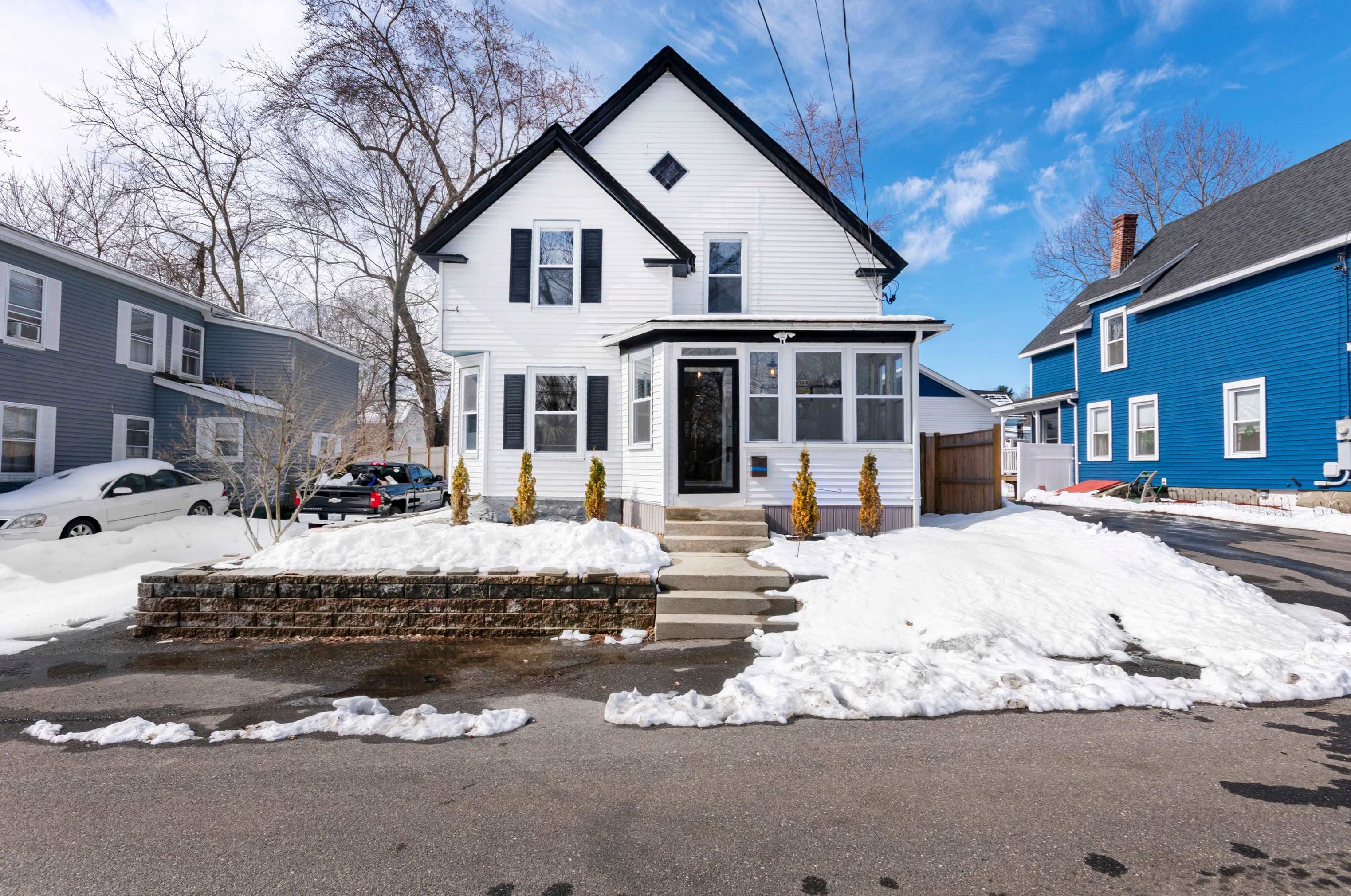 6 Desmarais Ave, Derry, NH 03038