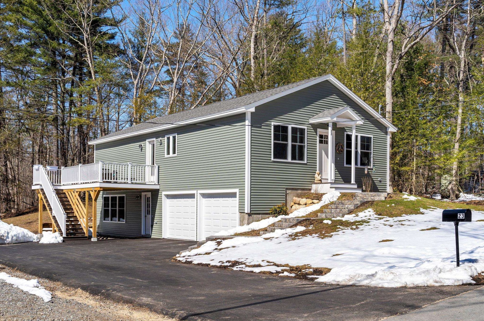 23 Holts Point Rd, Sandown, NH 03873