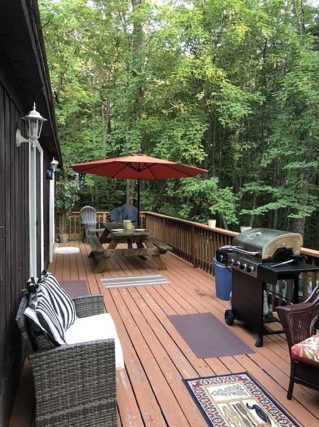 262 Beechnut Dr, Hales Location, NH 03860
