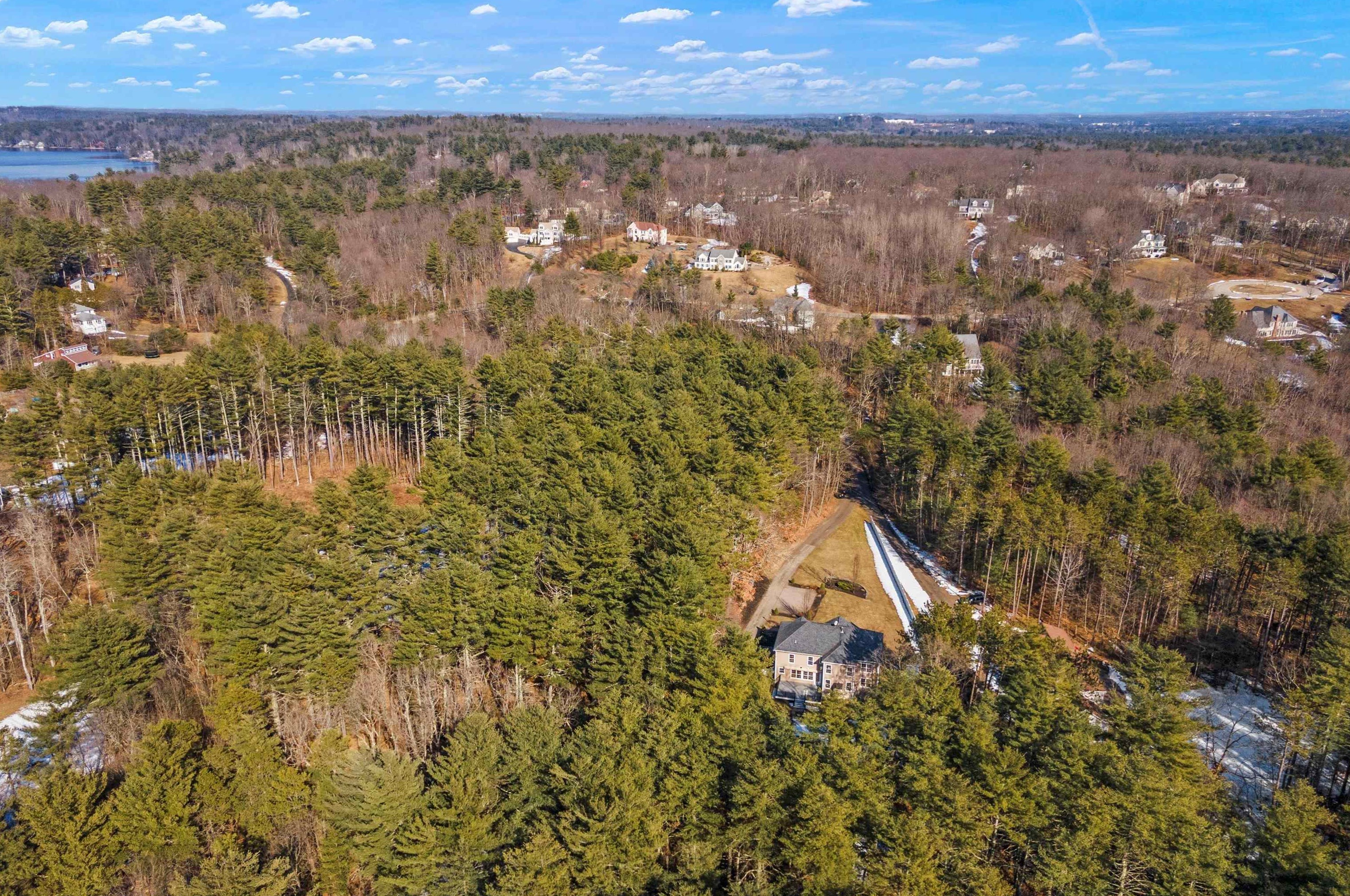 4 Candlewood Rd, Windham NH  03087-2258 exterior