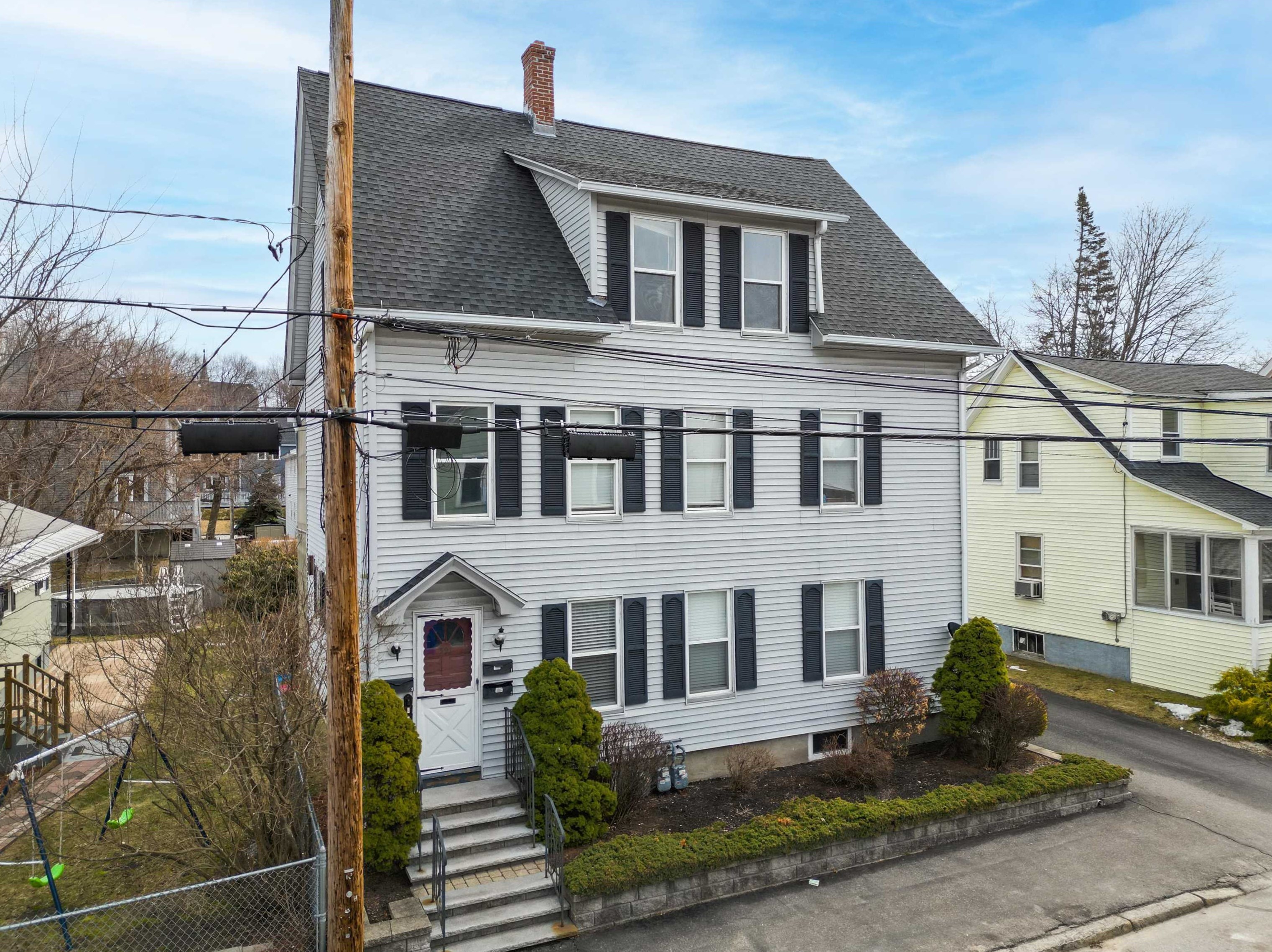 391 Bartlett St, Manchester, NH 03102