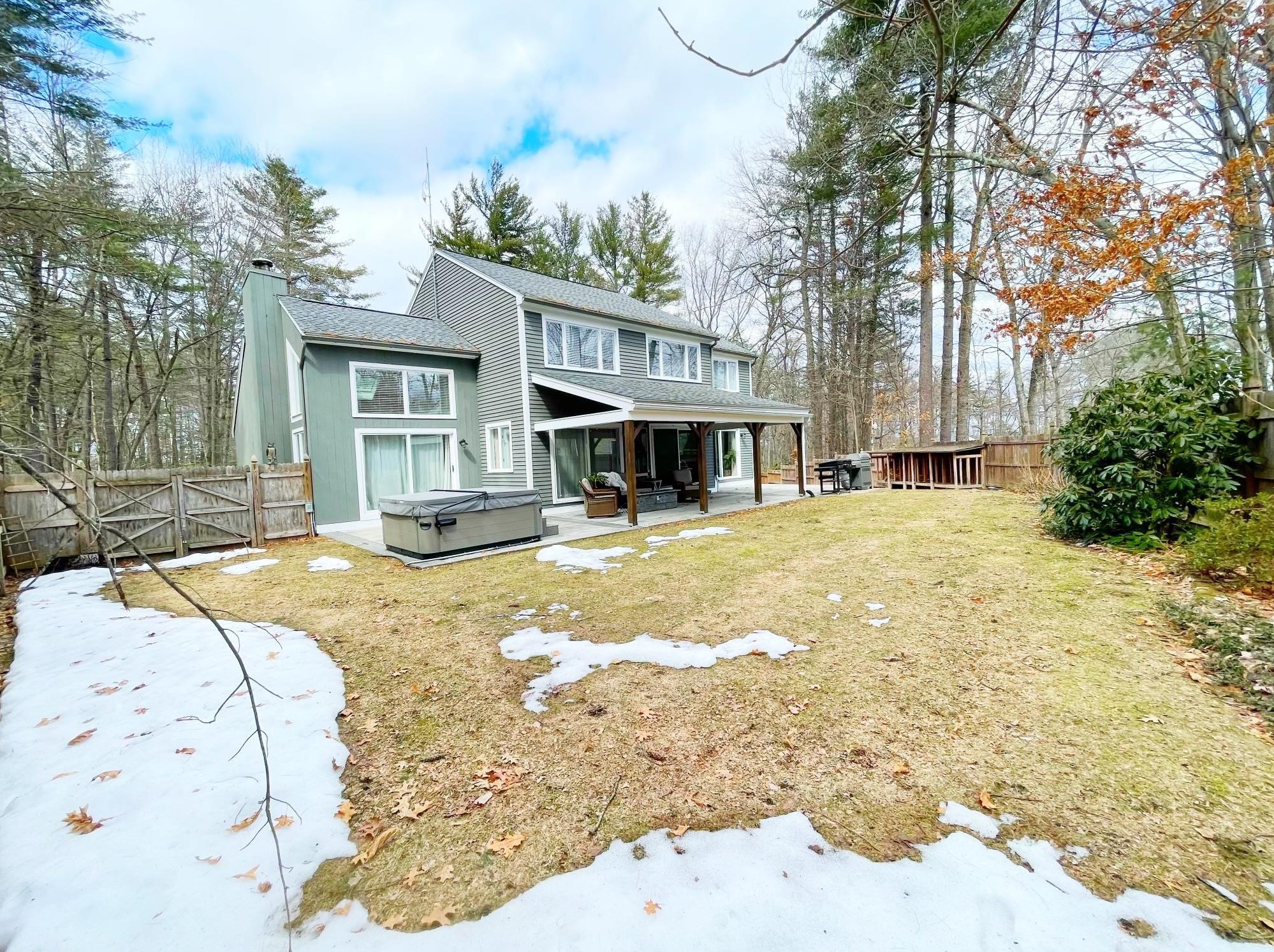 14 Standish Way, Amherst, NH 03031