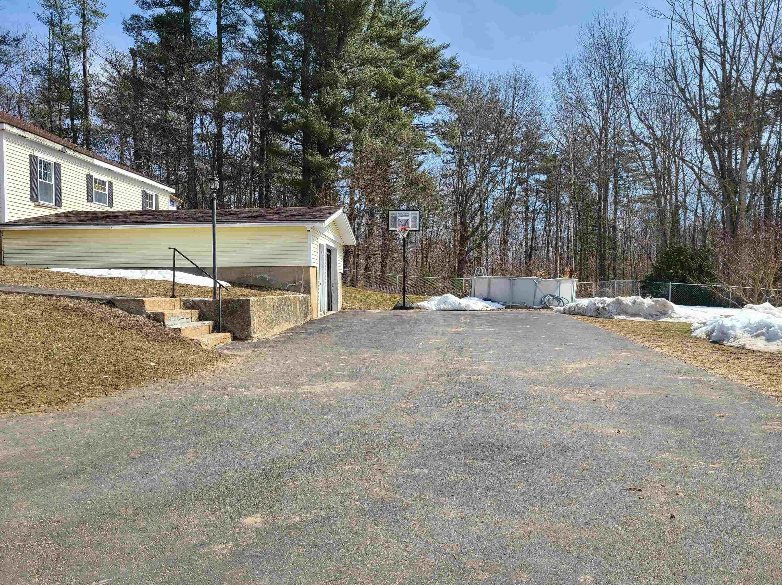 23 Bow St, Northwood, NH 03261