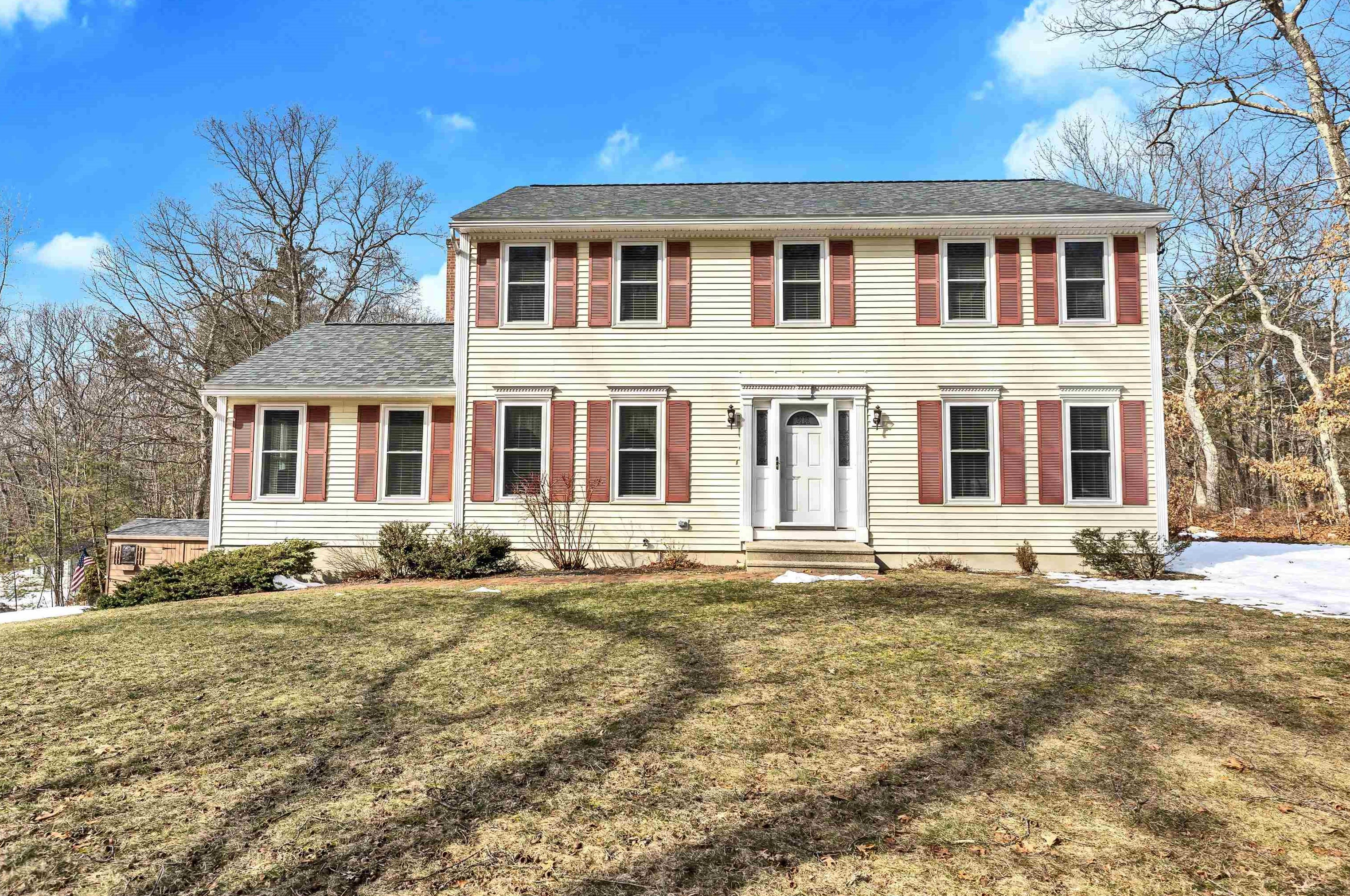 26 Fieldstone Dr, Manchester, NH 03106-1204