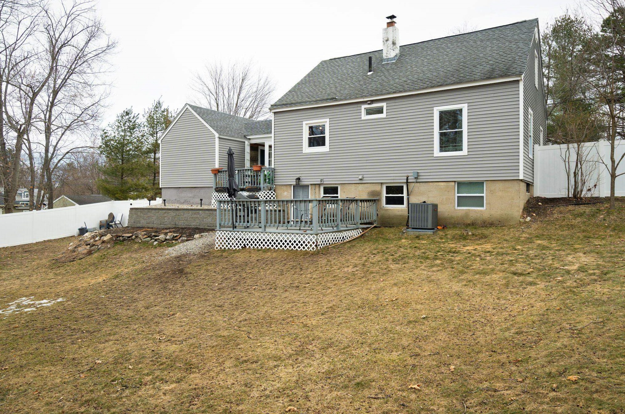 34 Exchange Ave, Manchester NH  03104-1530 exterior