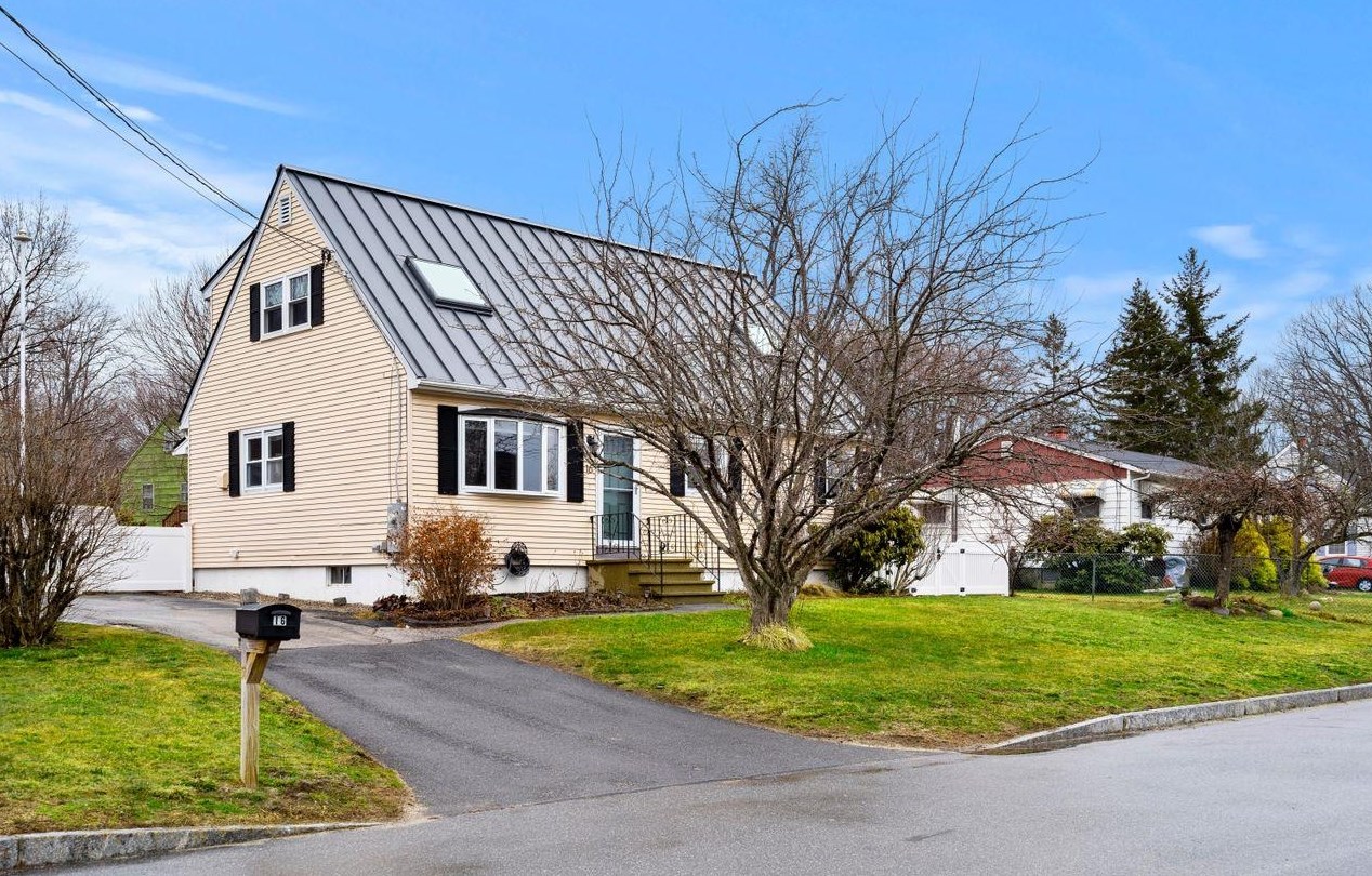 16 Applevale Dr, Dover, NH 03820