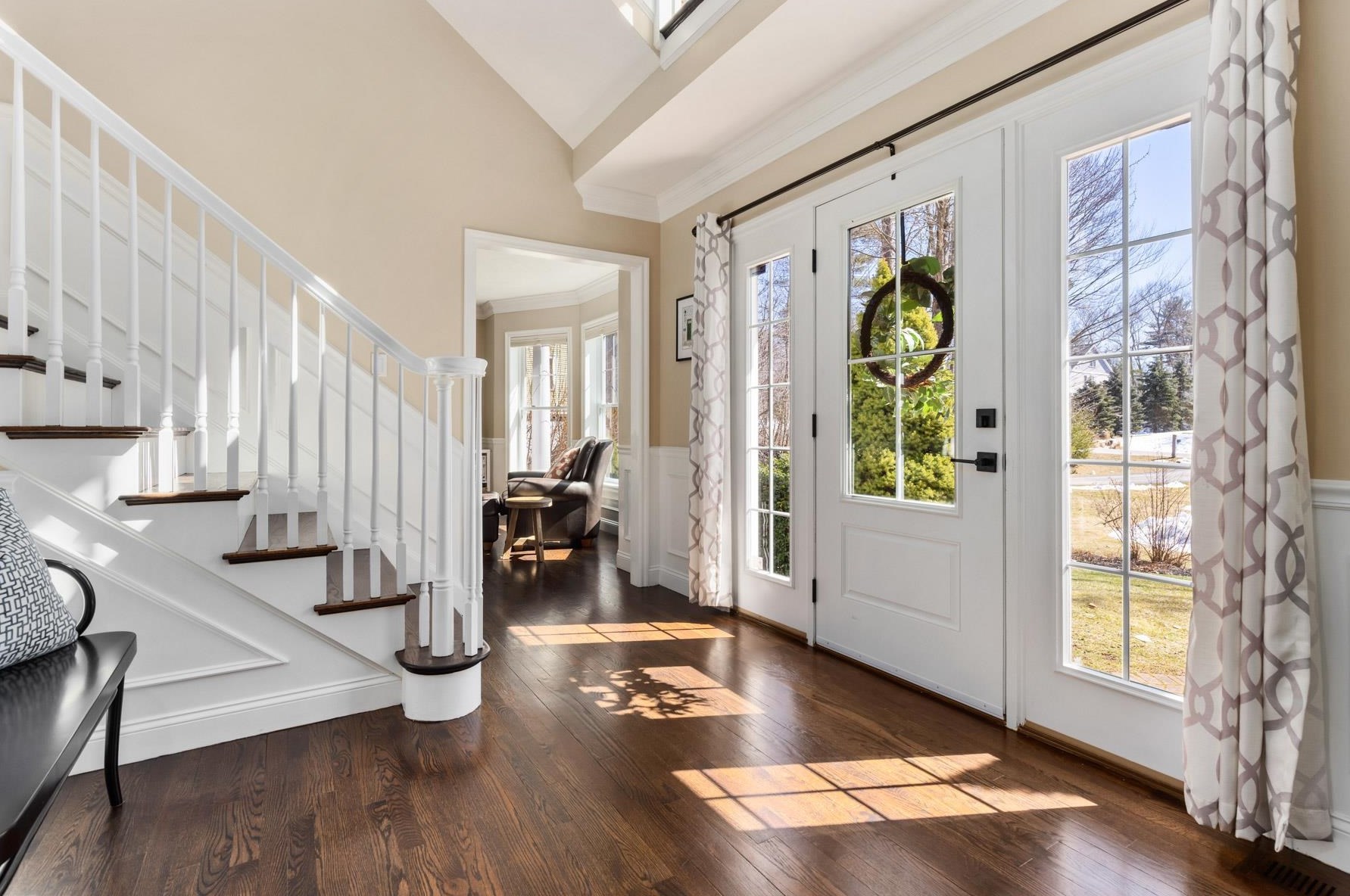 8 Chisholm Farm Dr, Stratham, NH 03885