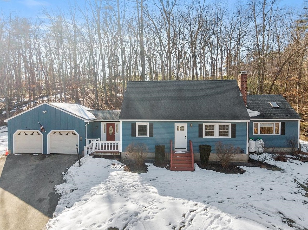 10 Deerwood Dr, Amherst, NH 03031