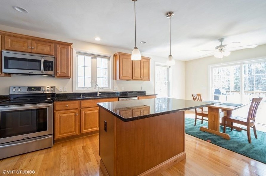8 Kelsey Dr, Fremont, NH 03044