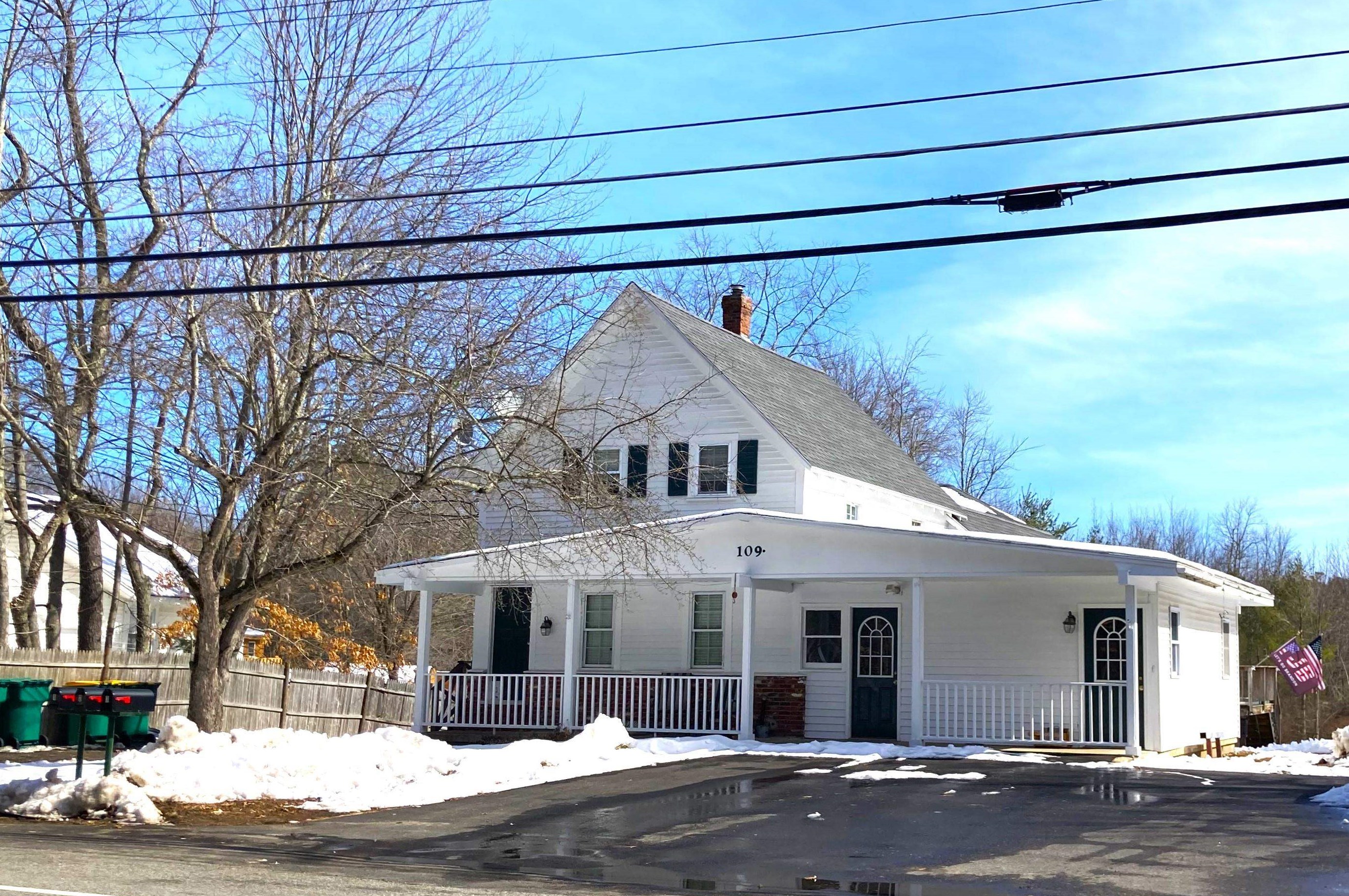 109 Main St, Kingston, NH 03848