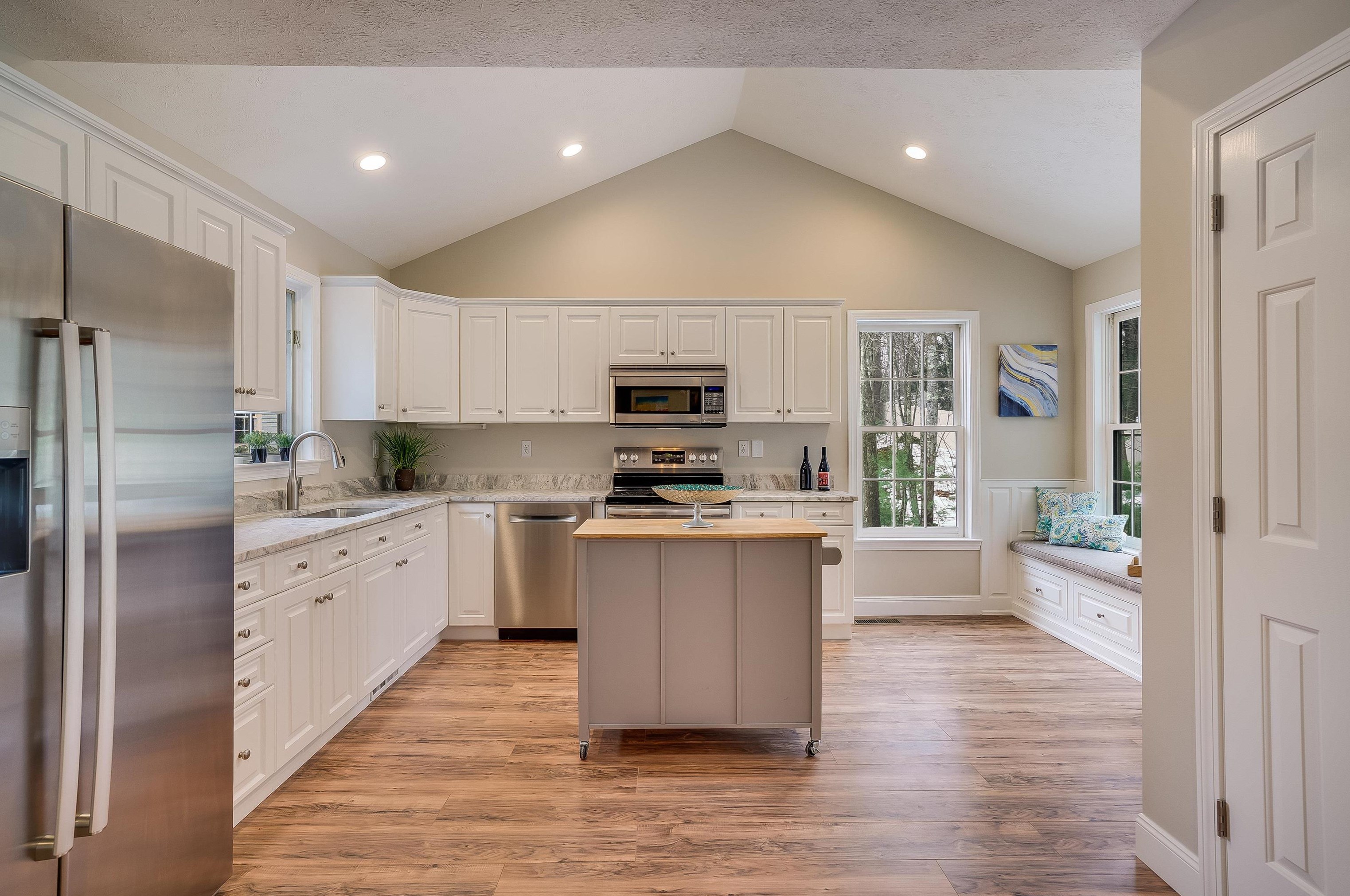 15 Spyglass Point Cir, Manchester, NH 03110-6140
